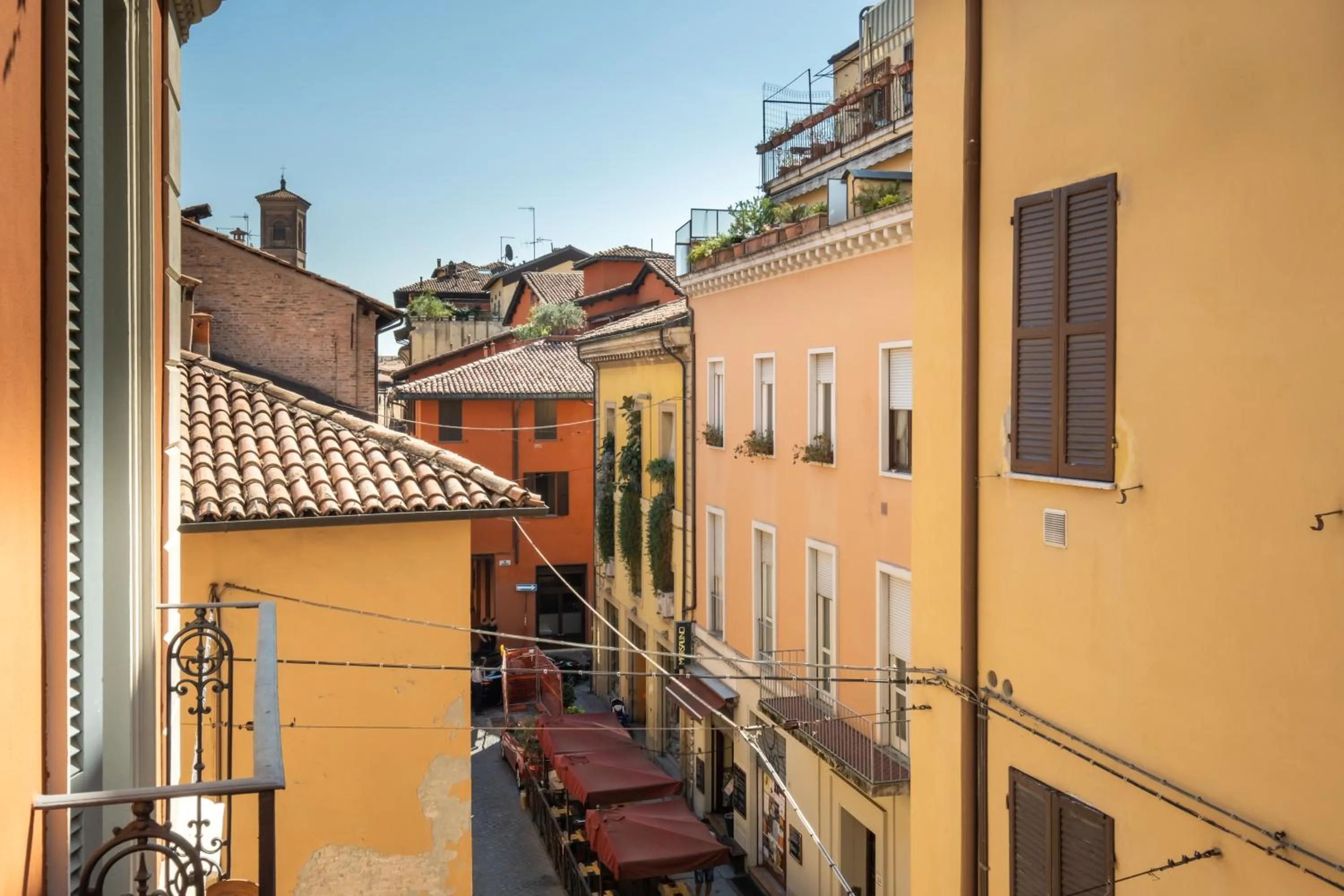 Street view in Residenza Ariosto Depandance by Studio Vita