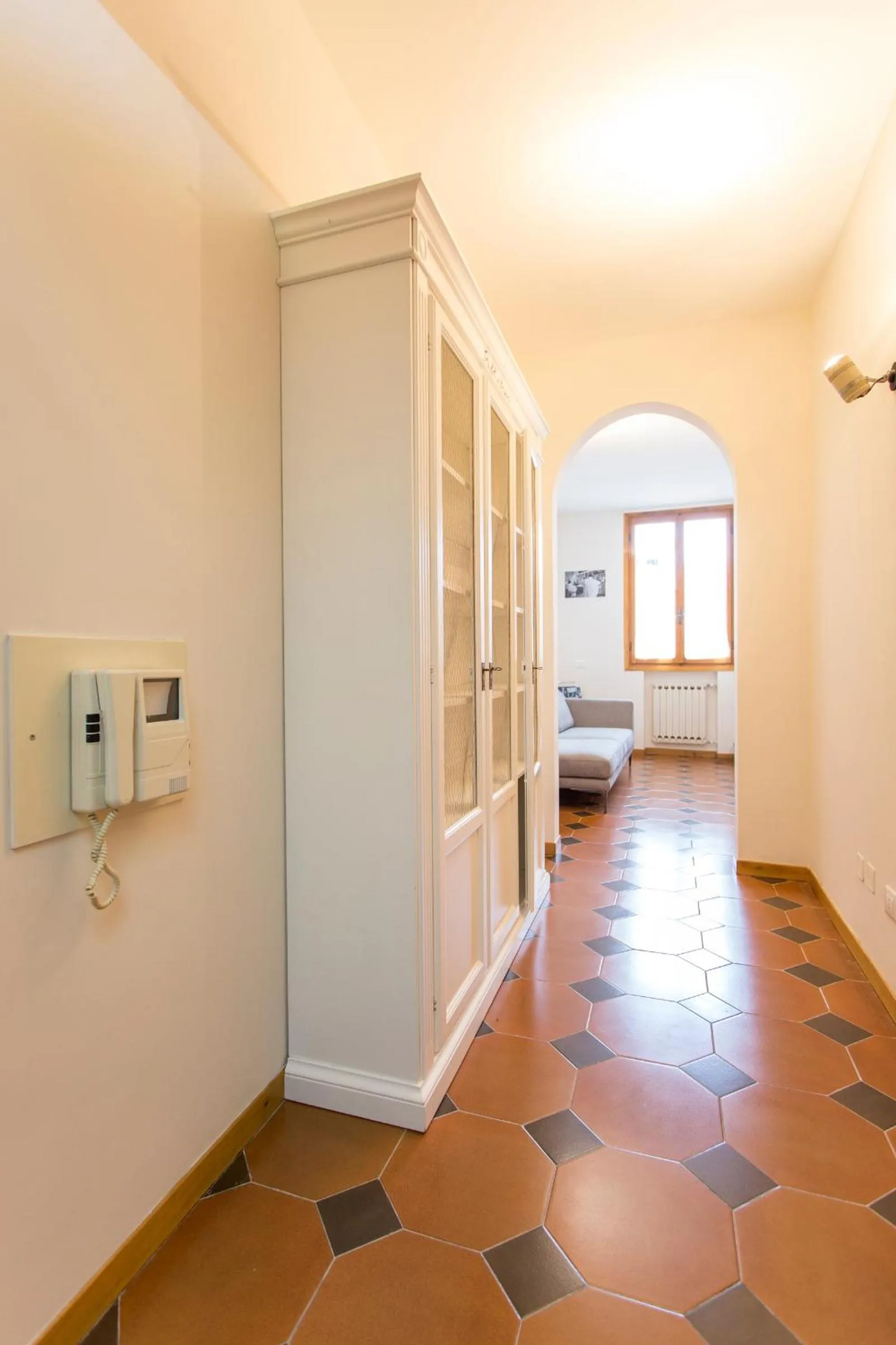 Patio in Residenza Ariosto Depandance by Studio Vita