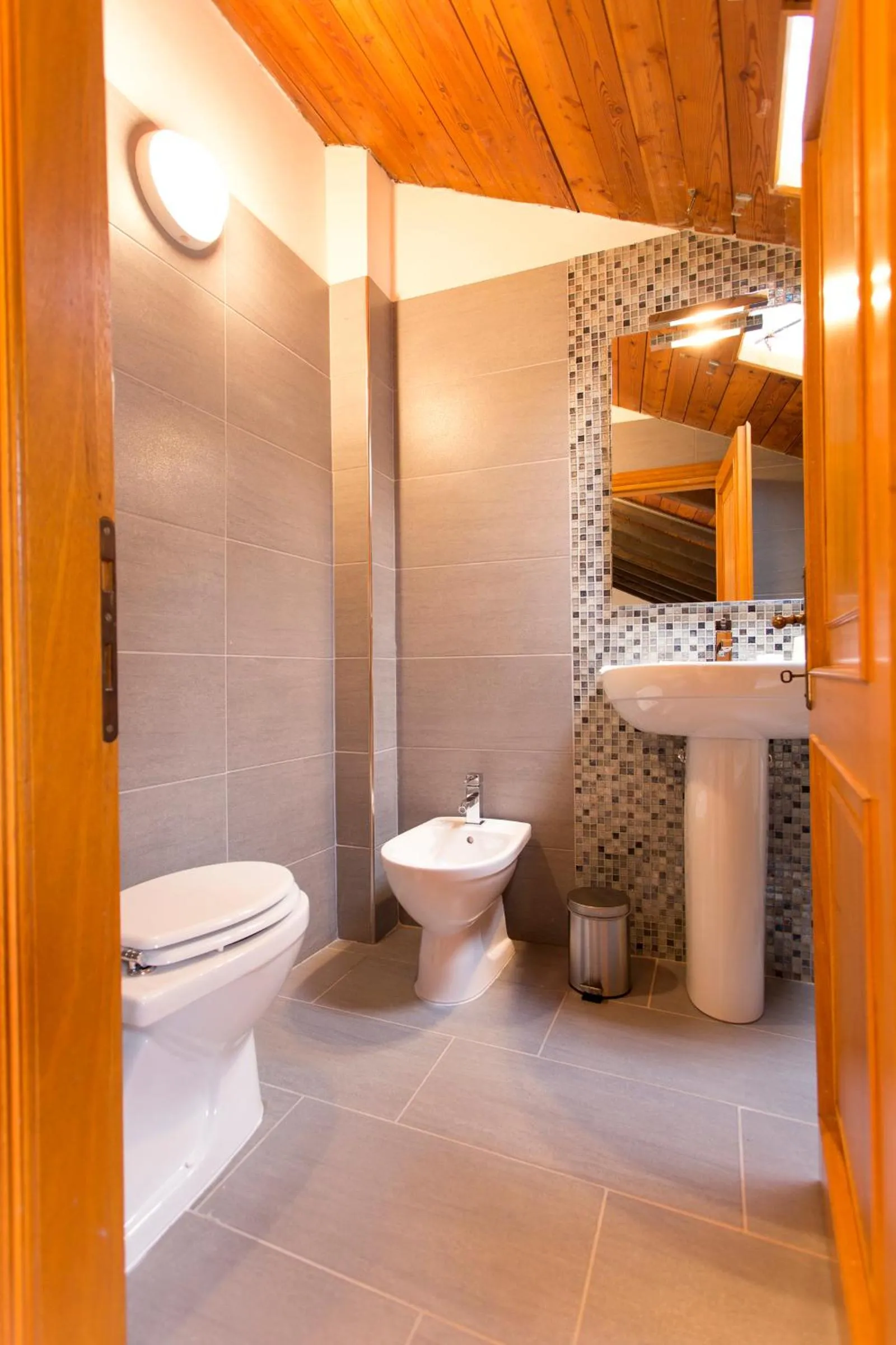 Bathroom in Residenza Ariosto Depandance by Studio Vita