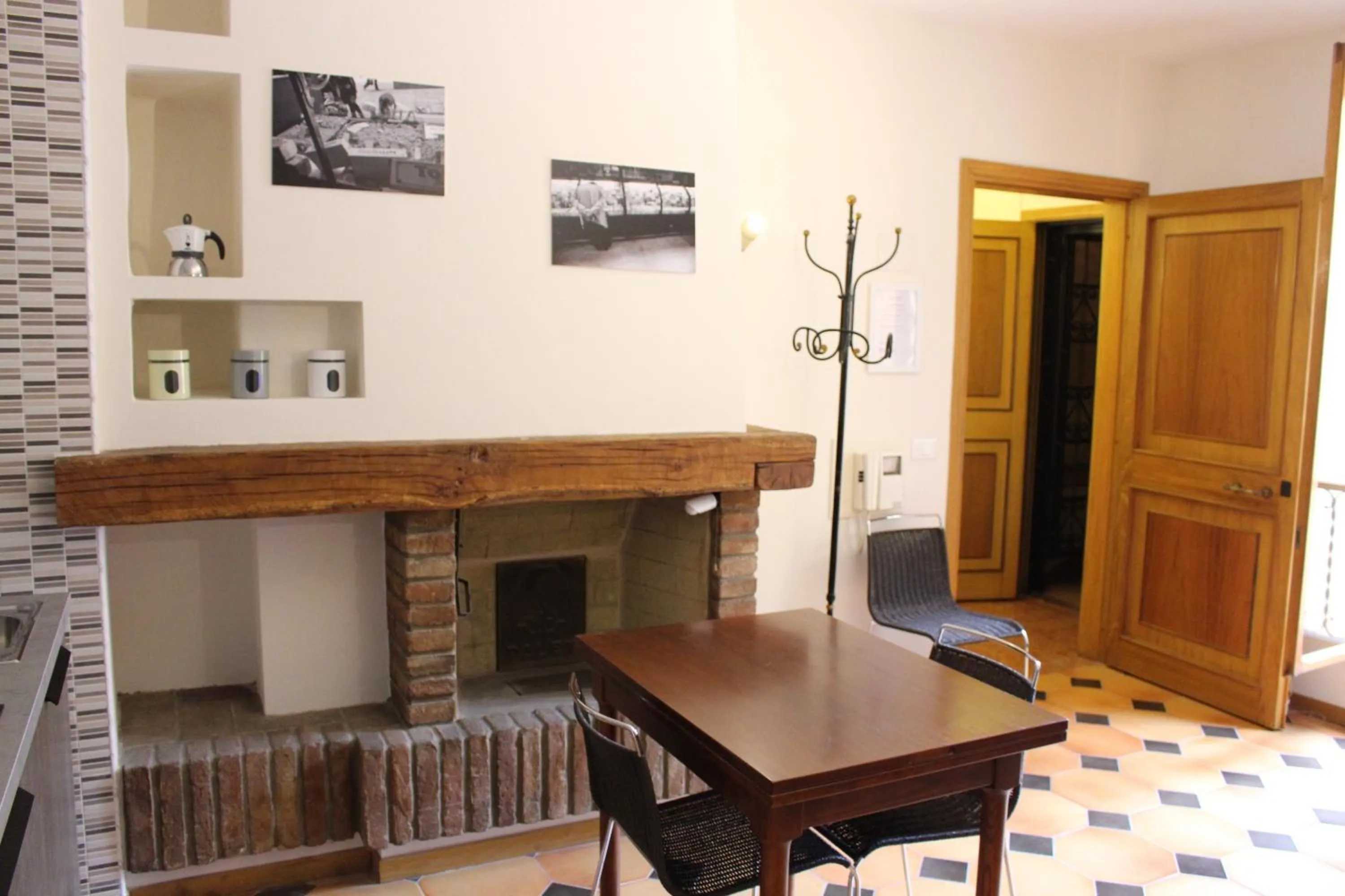 Dining area in Residenza Ariosto Depandance by Studio Vita