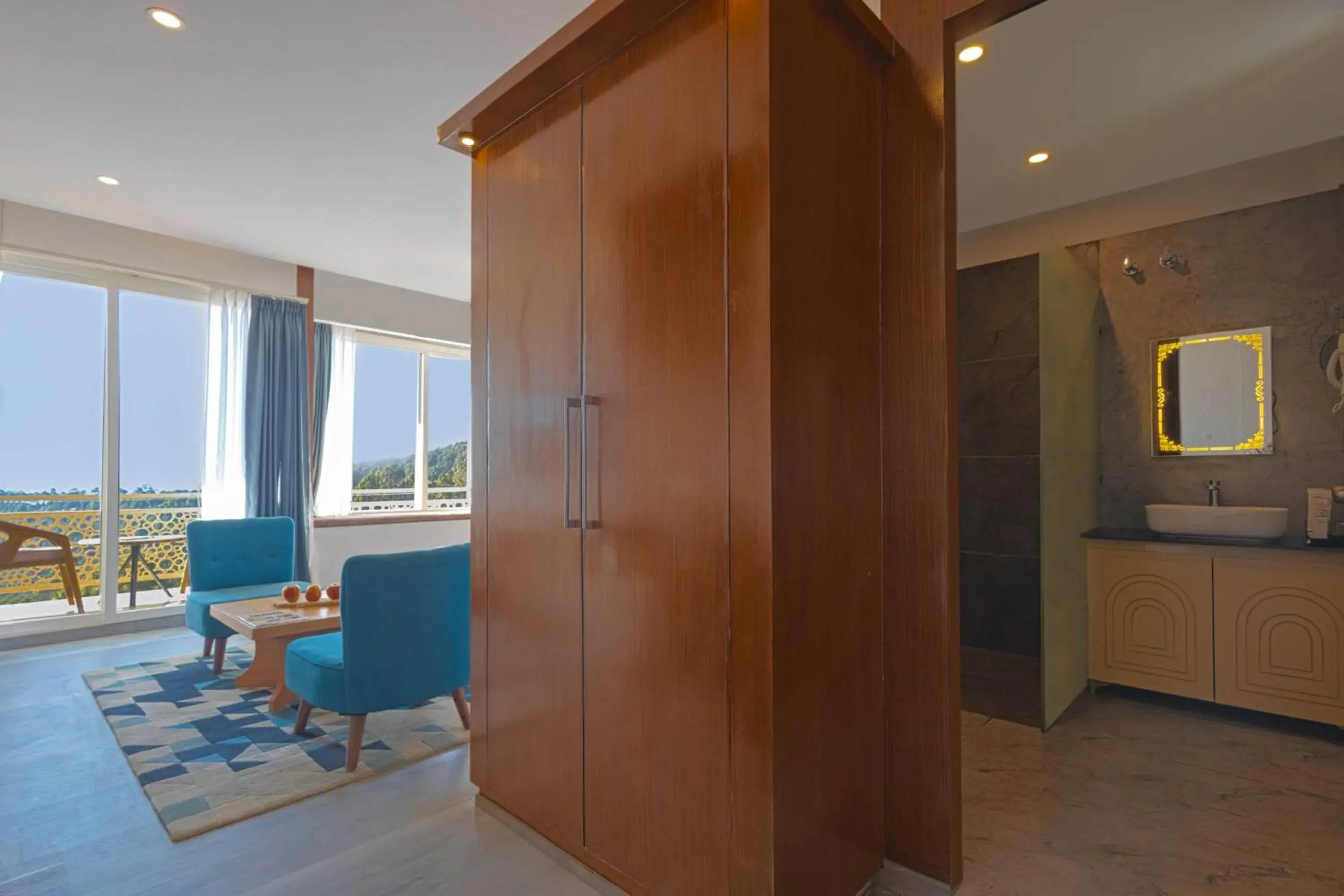 Valley View Classic Room with Balcony in Sterling Valley of Pine Lansdowne Valley View Classic Room with Balcony in Sterling Valley of Pine Lansdowne