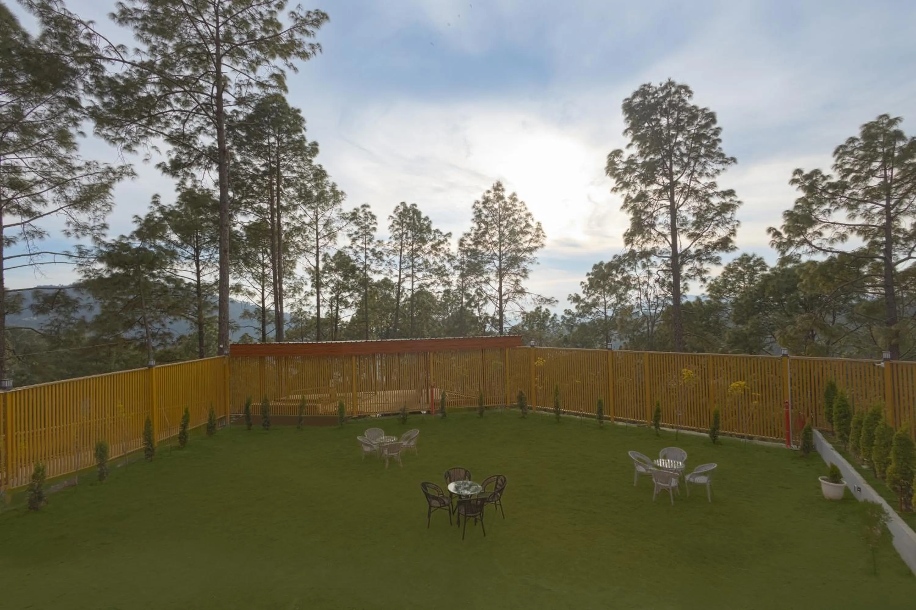 Garden in Sterling Valley of Pine Lansdowne