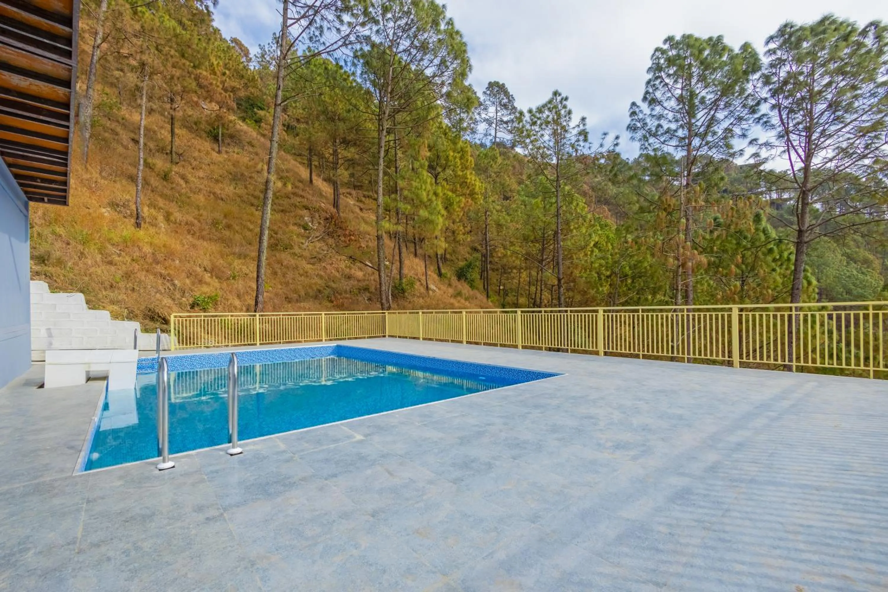 Swimming pool in Sterling Valley of Pine Lansdowne