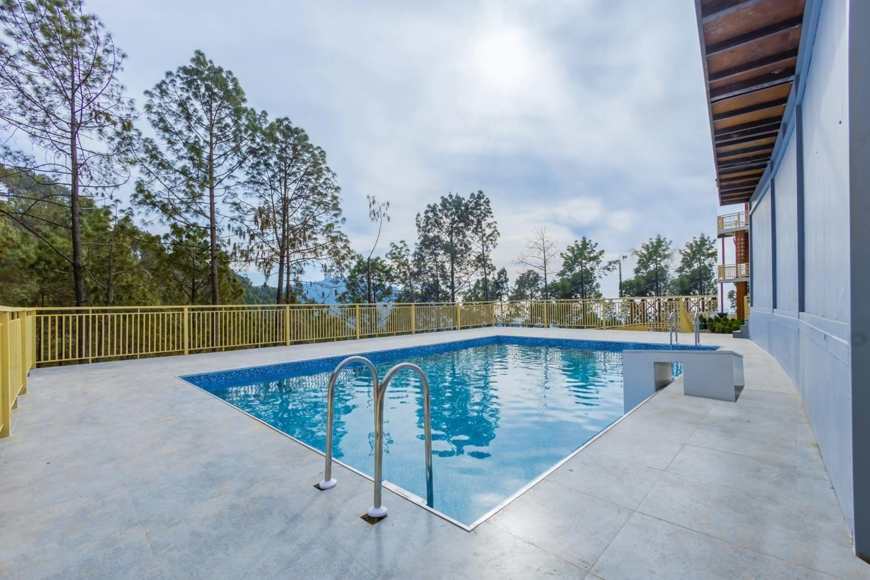 Swimming pool in Sterling Valley of Pine Lansdowne