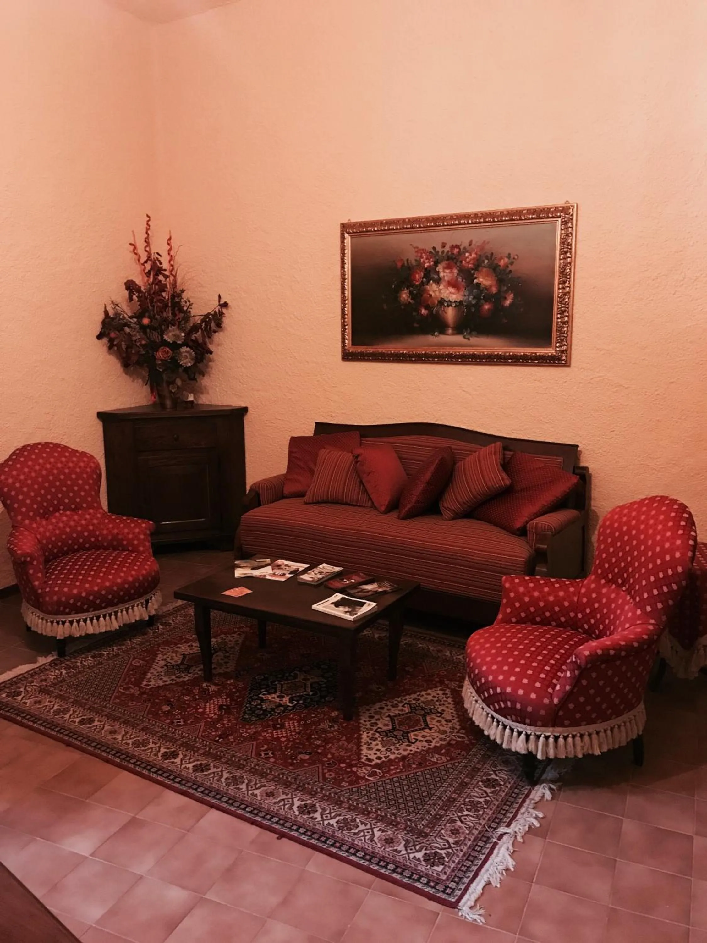 Communal lounge/ TV room in B&B La Dimora del Capitano