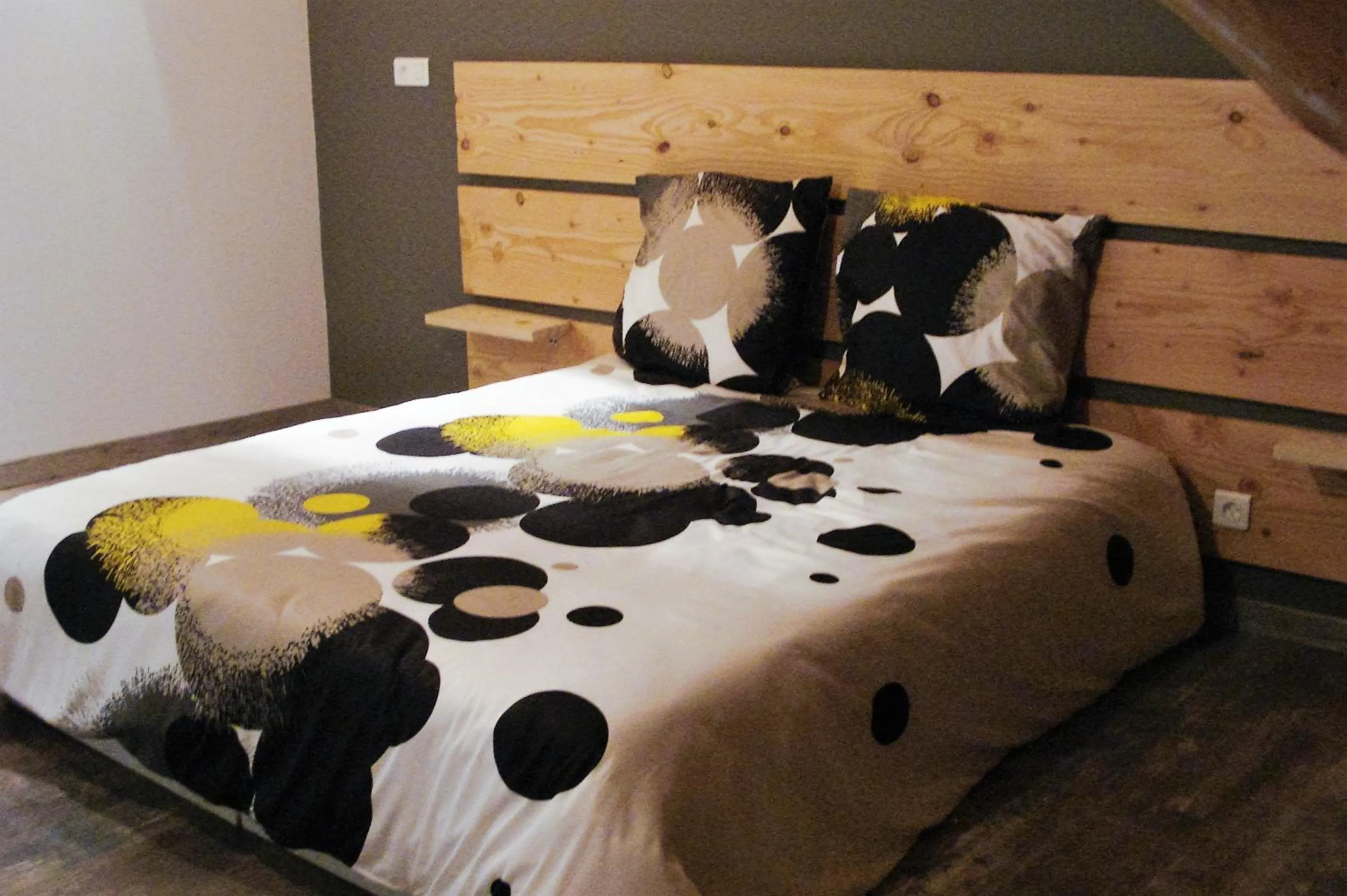 Bedroom, Bed in La Grange de l'Ardeyrol