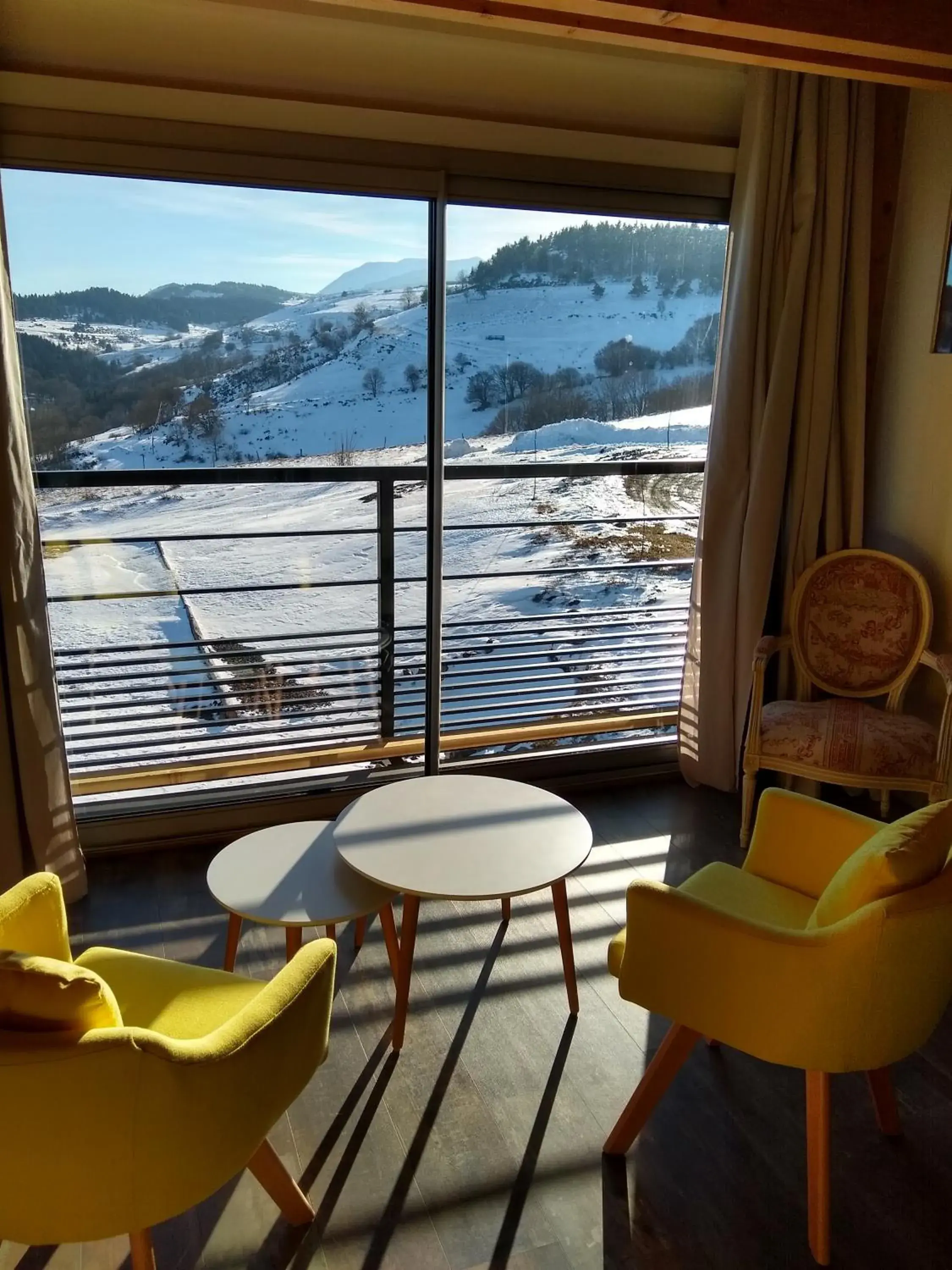 Large Double Room in La Grange de l'Ardeyrol Large Double Room in La Grange de l'Ardeyrol