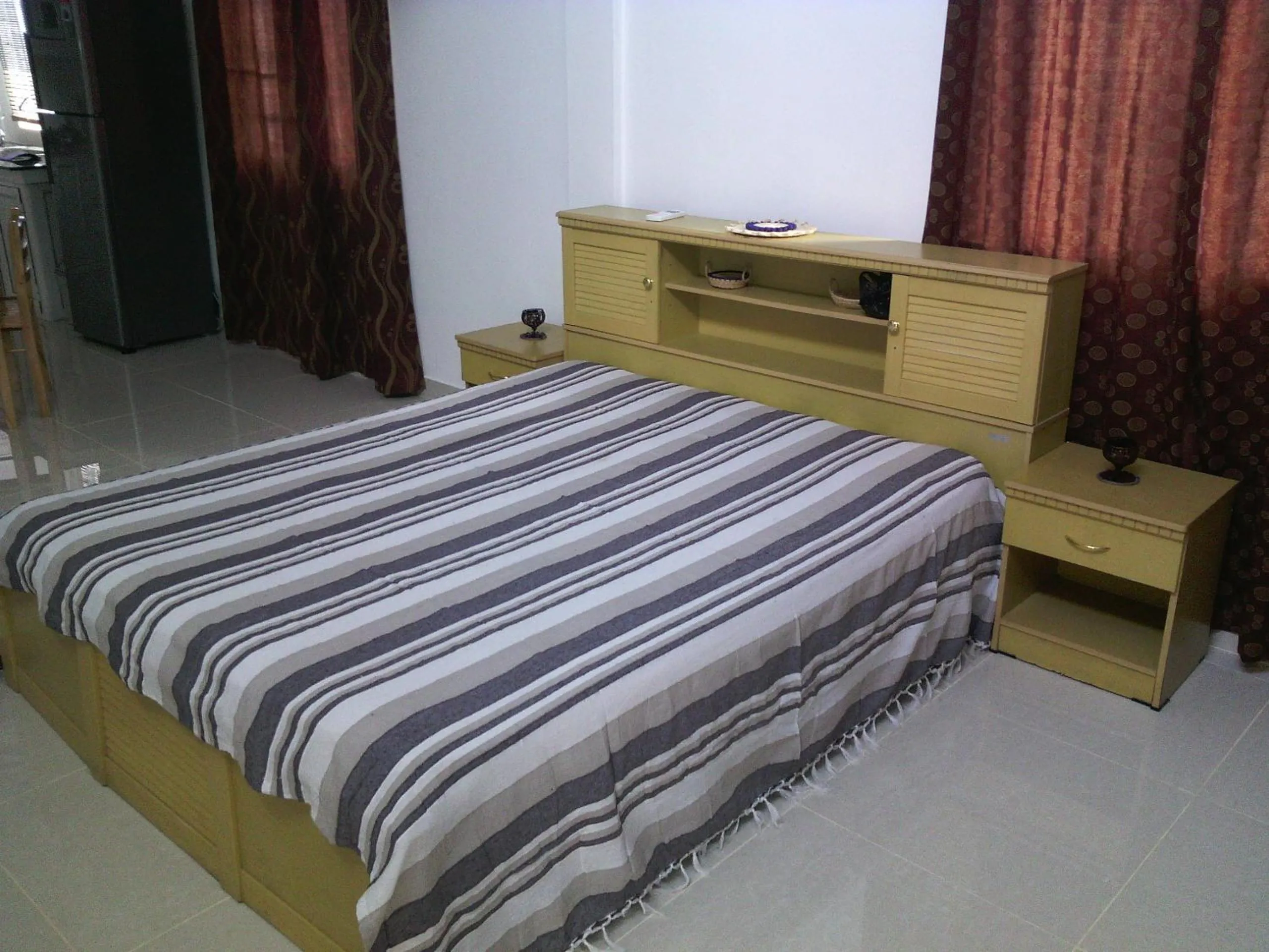 Bedroom, Bed in Riverside Studio