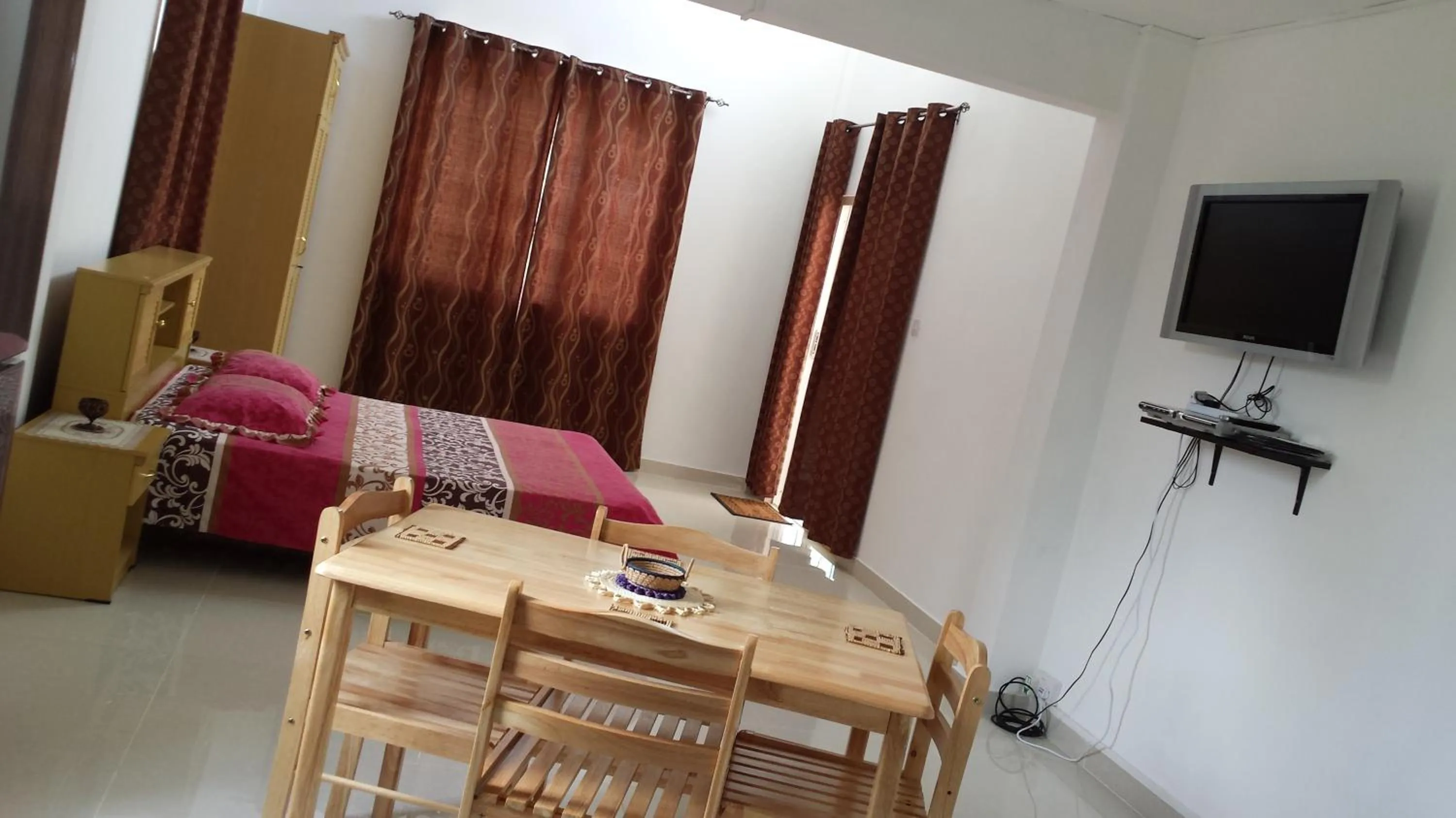 Dining area in Riverside Studio