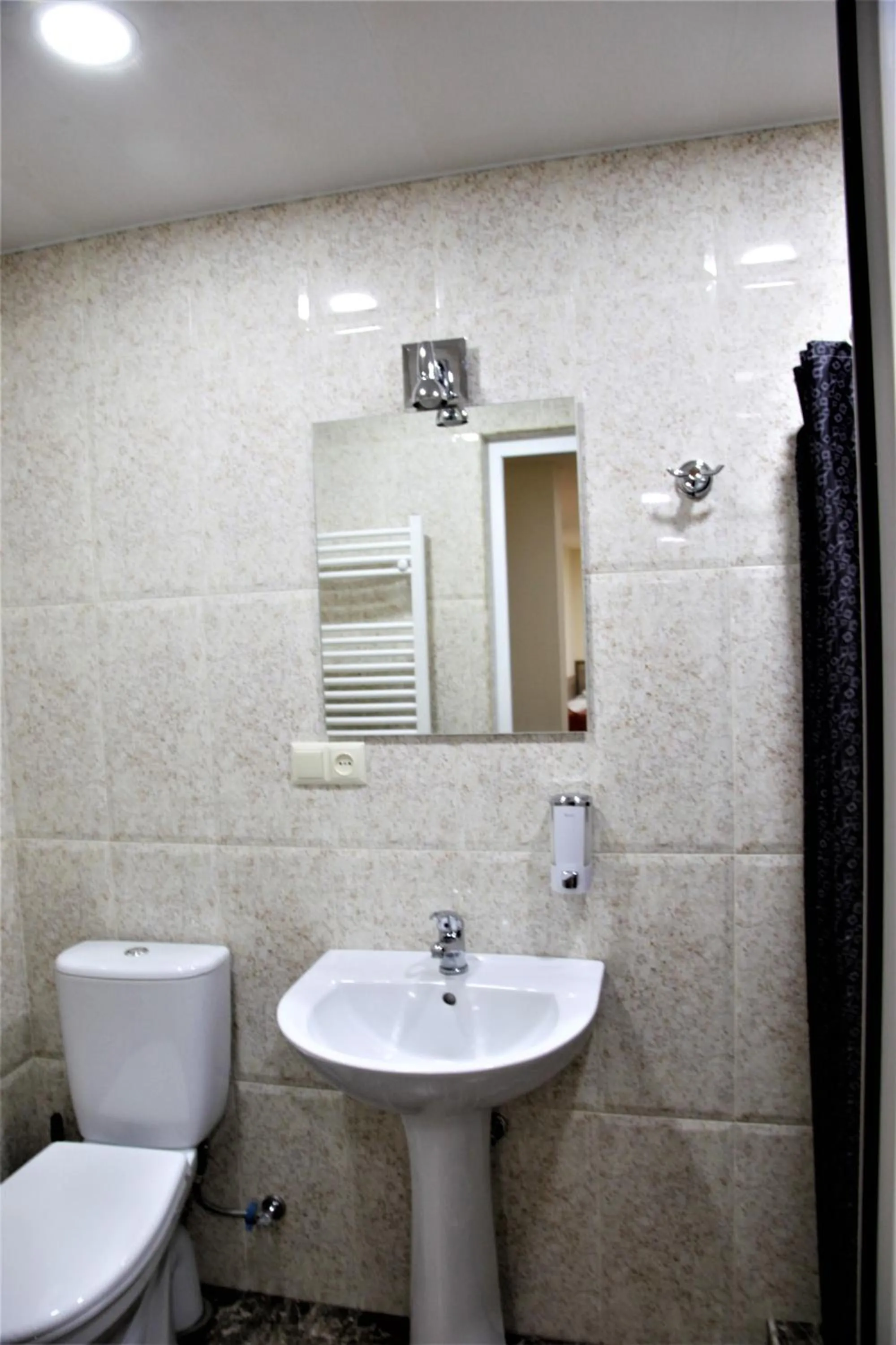 Shower in Albert House Hotel and Tours