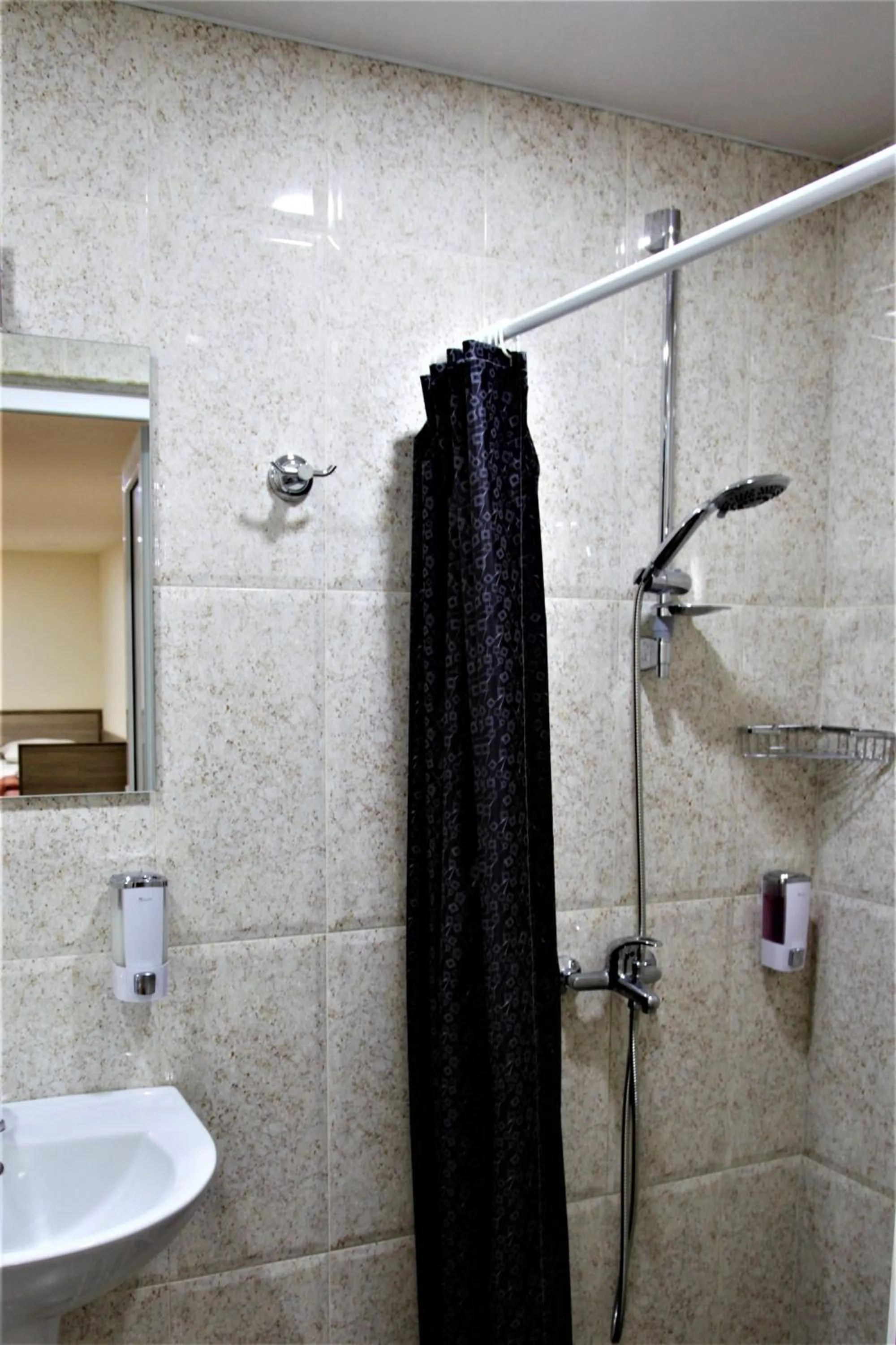 Shower in Albert House Hotel and Tours