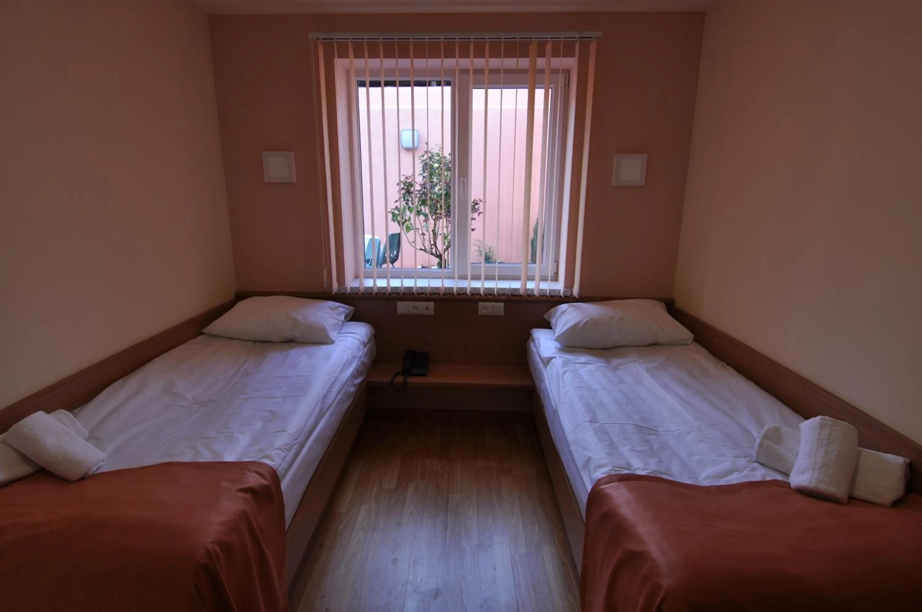 Photo of the whole room, Bed in Albert House Hotel and Tours