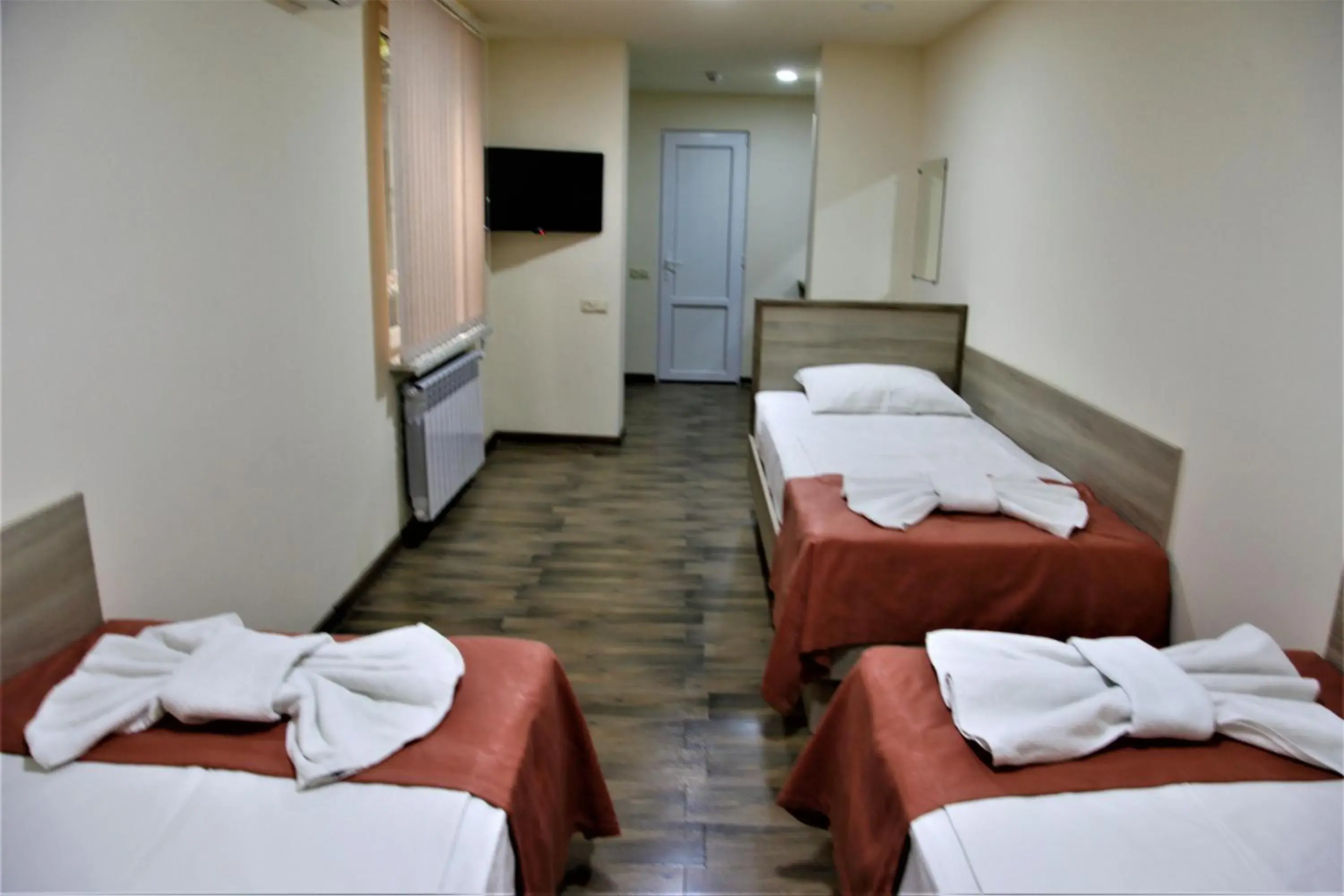 Comfort Triple Room in Albert House Hotel and Tours Comfort Triple Room in Albert House Hotel and Tours