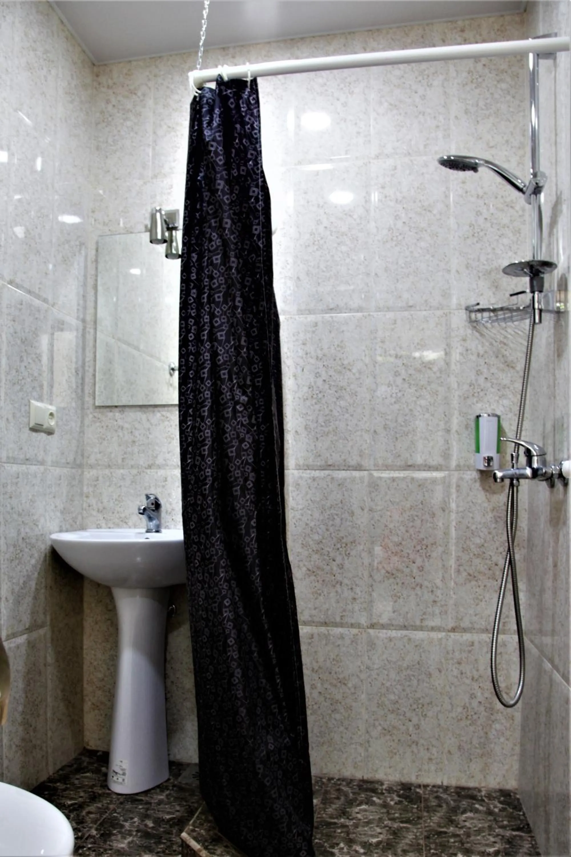 Shower in Albert House Hotel and Tours