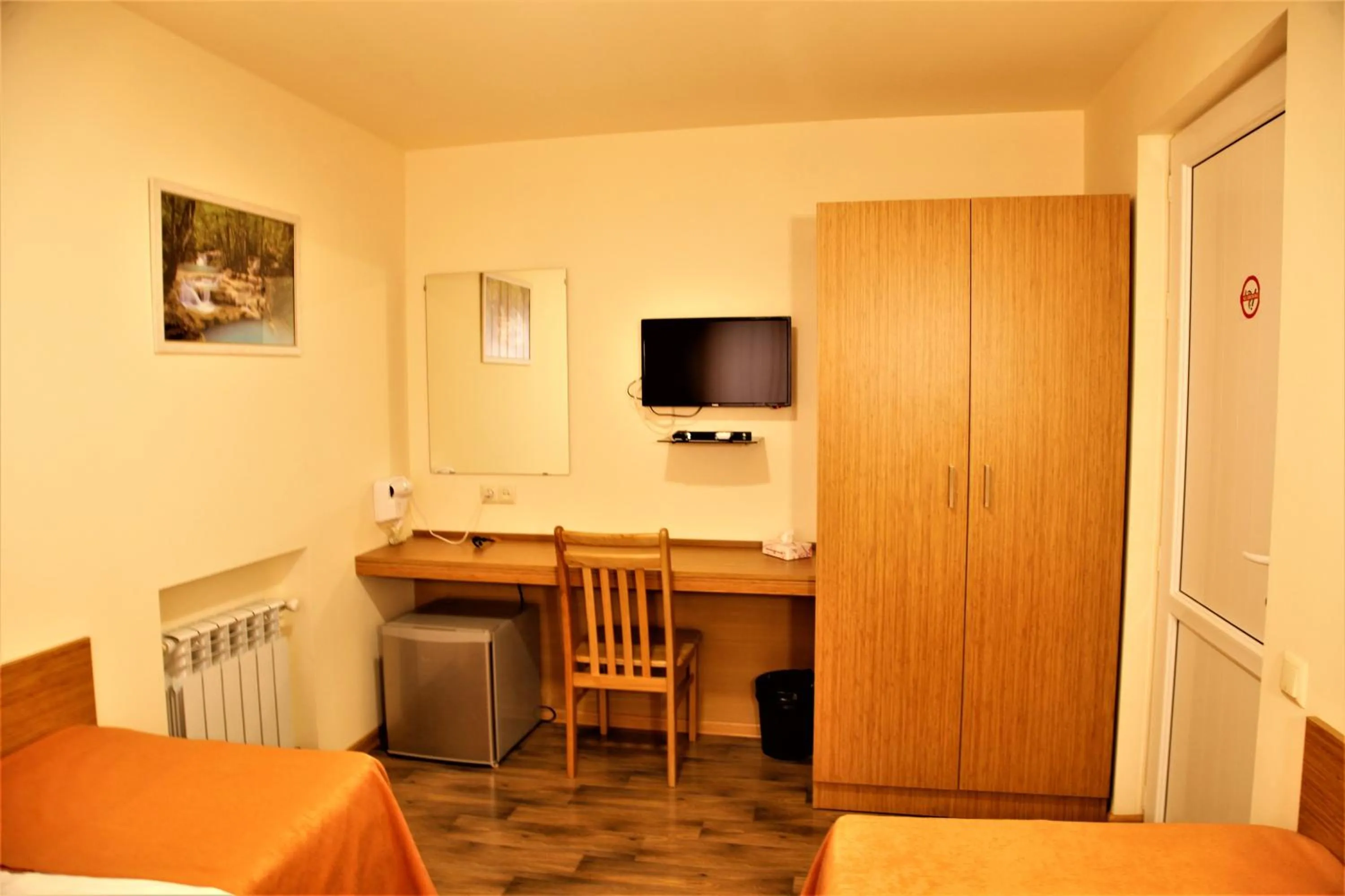 Photo of the whole room in Albert House Hotel and Tours