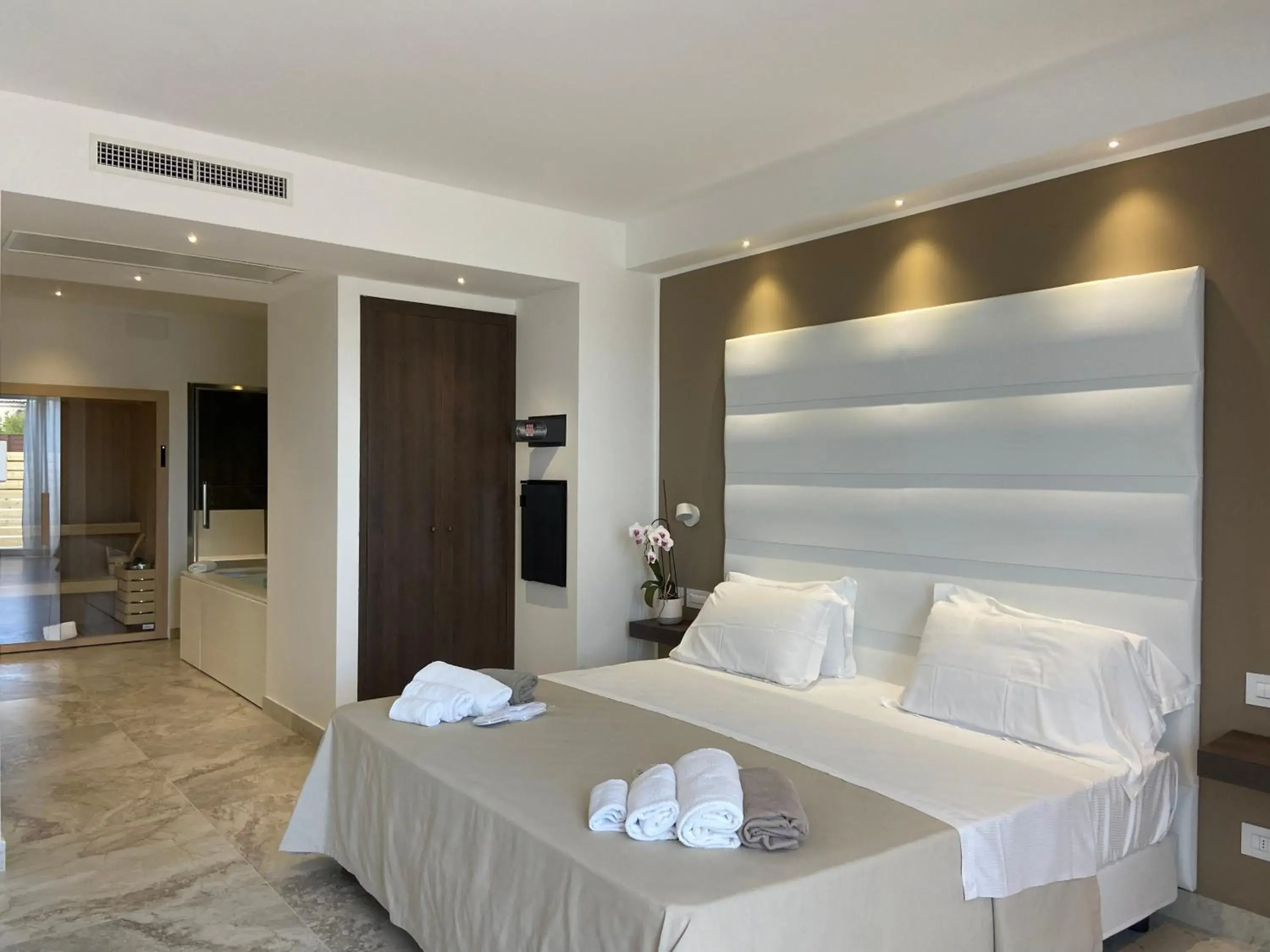 Queen Room with Spa Bath in Il Poggio Queen Room with Spa Bath in Il Poggio
