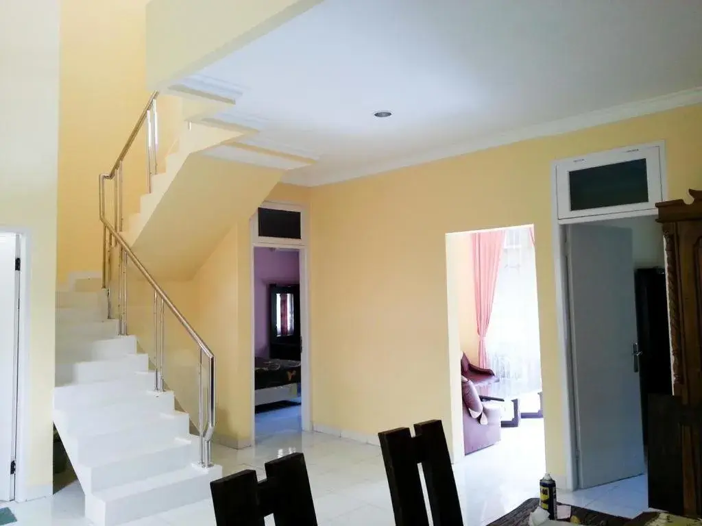 Communal lounge/ TV room in Cendana Mulia Hostel Bogor Communal lounge/ TV room in Cendana Mulia Hostel Bogor