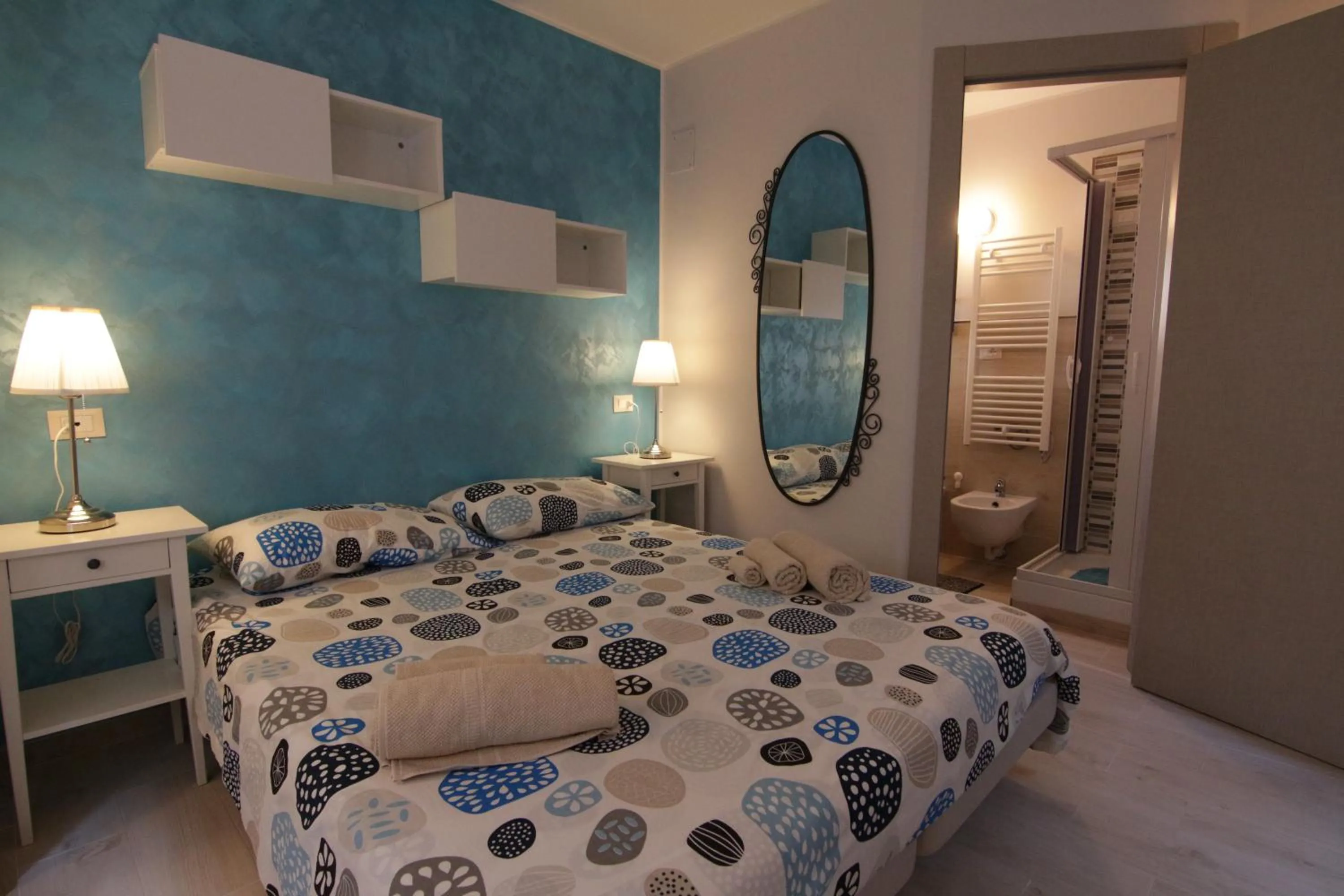 Bathroom, Bed in Rosemary Charming Rooms