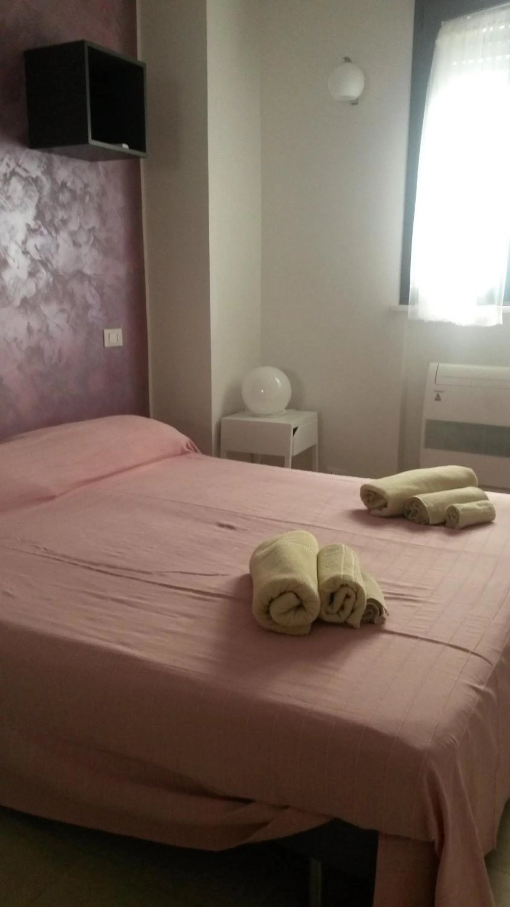 Bedroom, Bed in Rosemary Charming Rooms