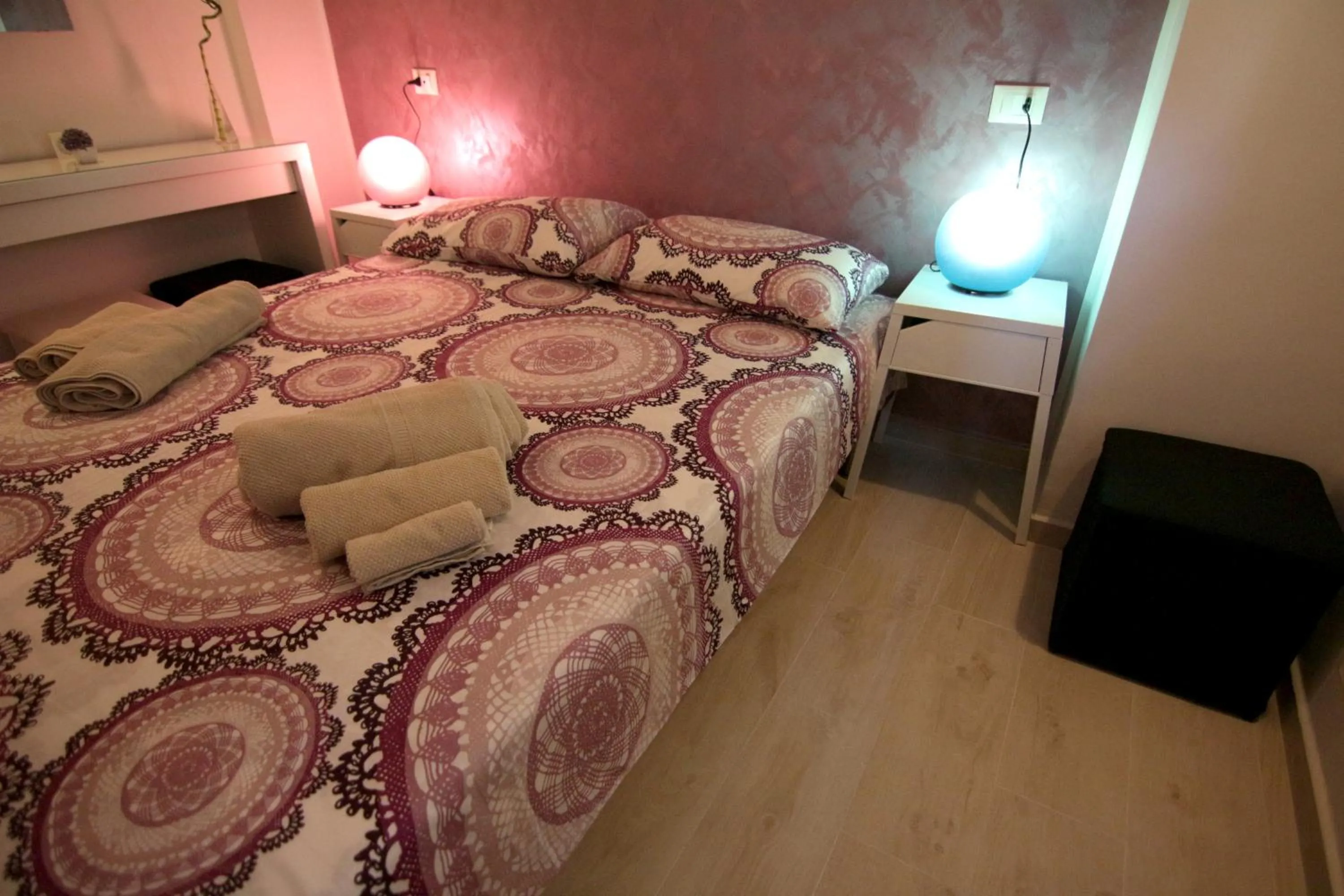 Bedroom, Bed in Rosemary Charming Rooms
