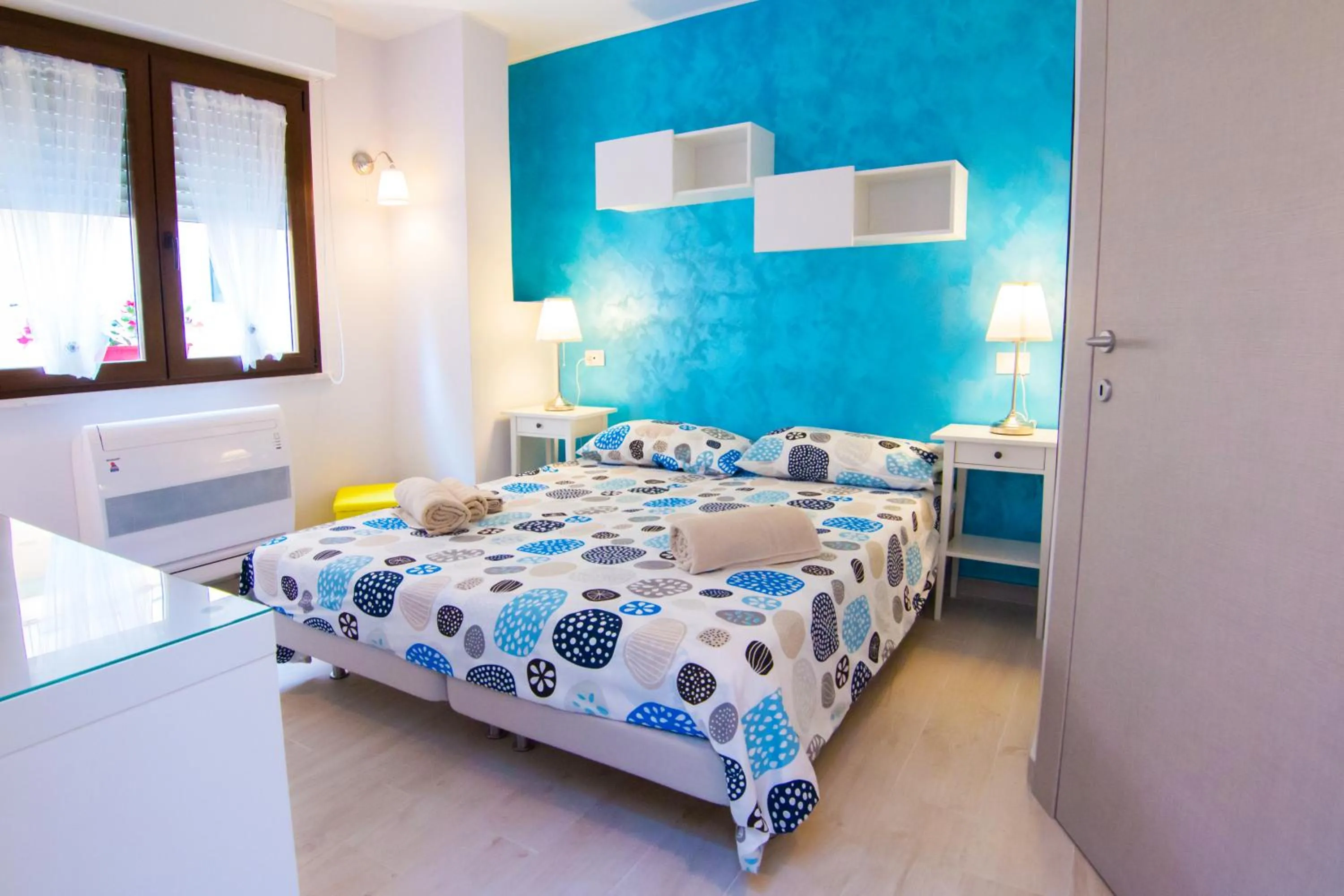 Bedroom, Bed in Rosemary Charming Rooms
