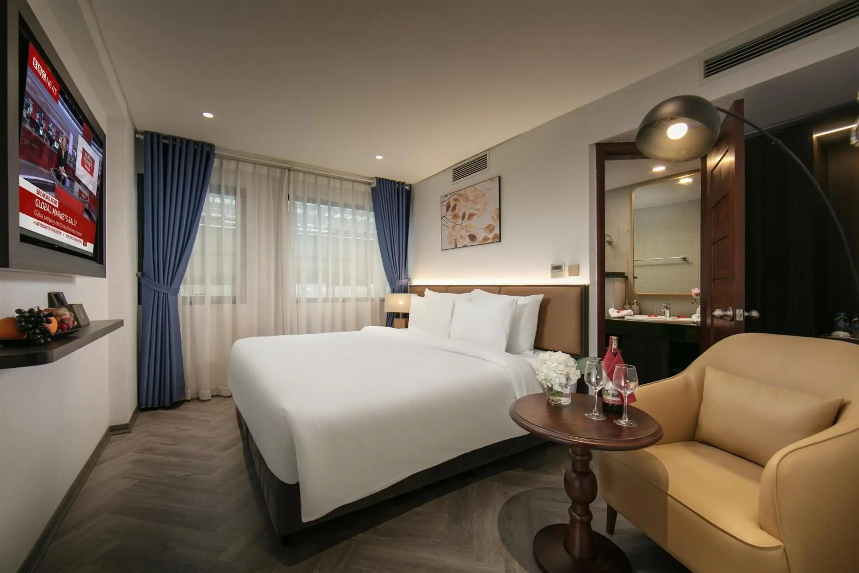 Premier Double or Twin Room with Window in Sora Hotel Hanoi Premier Double or Twin Room with Window in Sora Hotel Hanoi