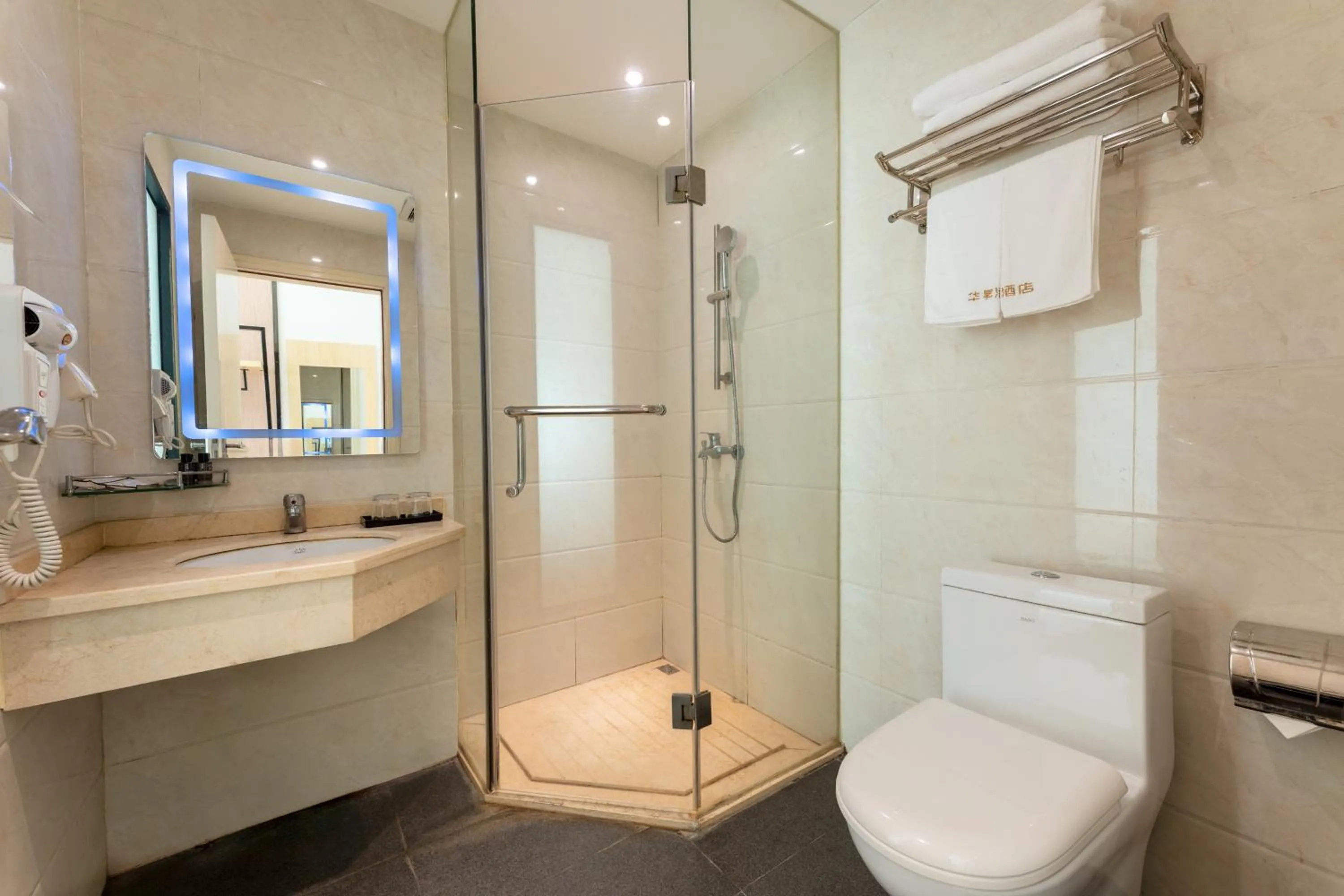 Huasheng Hotel - Guangzhou Sun Yat-sen University Lujiang Metro Station Branch