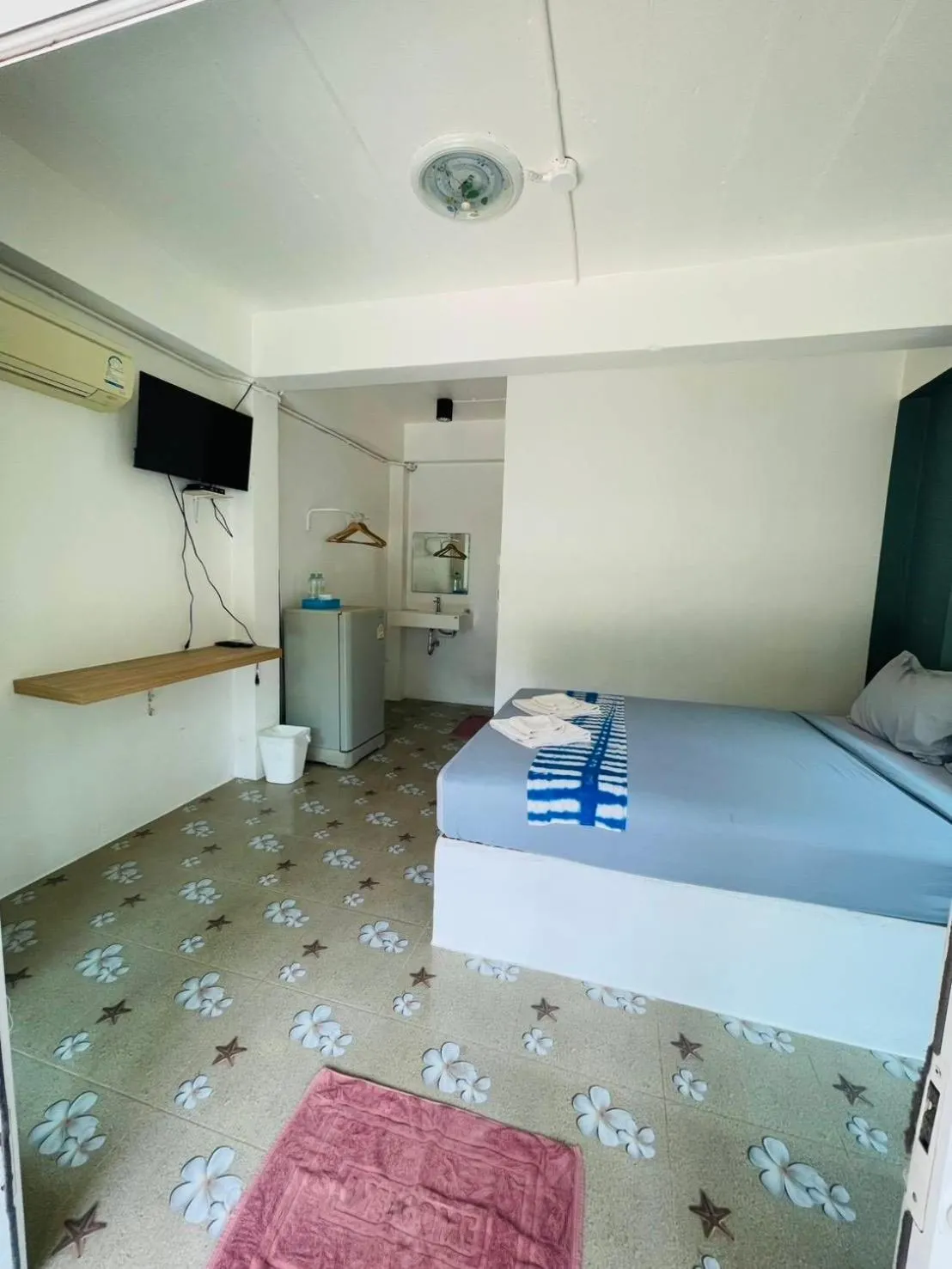 Bed in Smile Resort Koh Mook