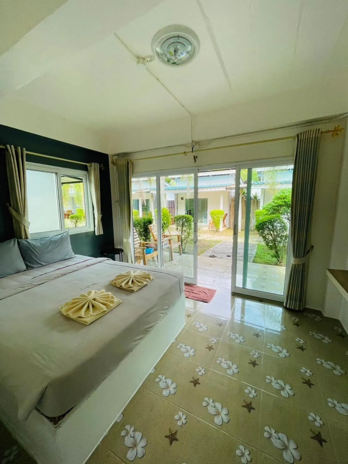 Bed in Smile Resort Koh Mook