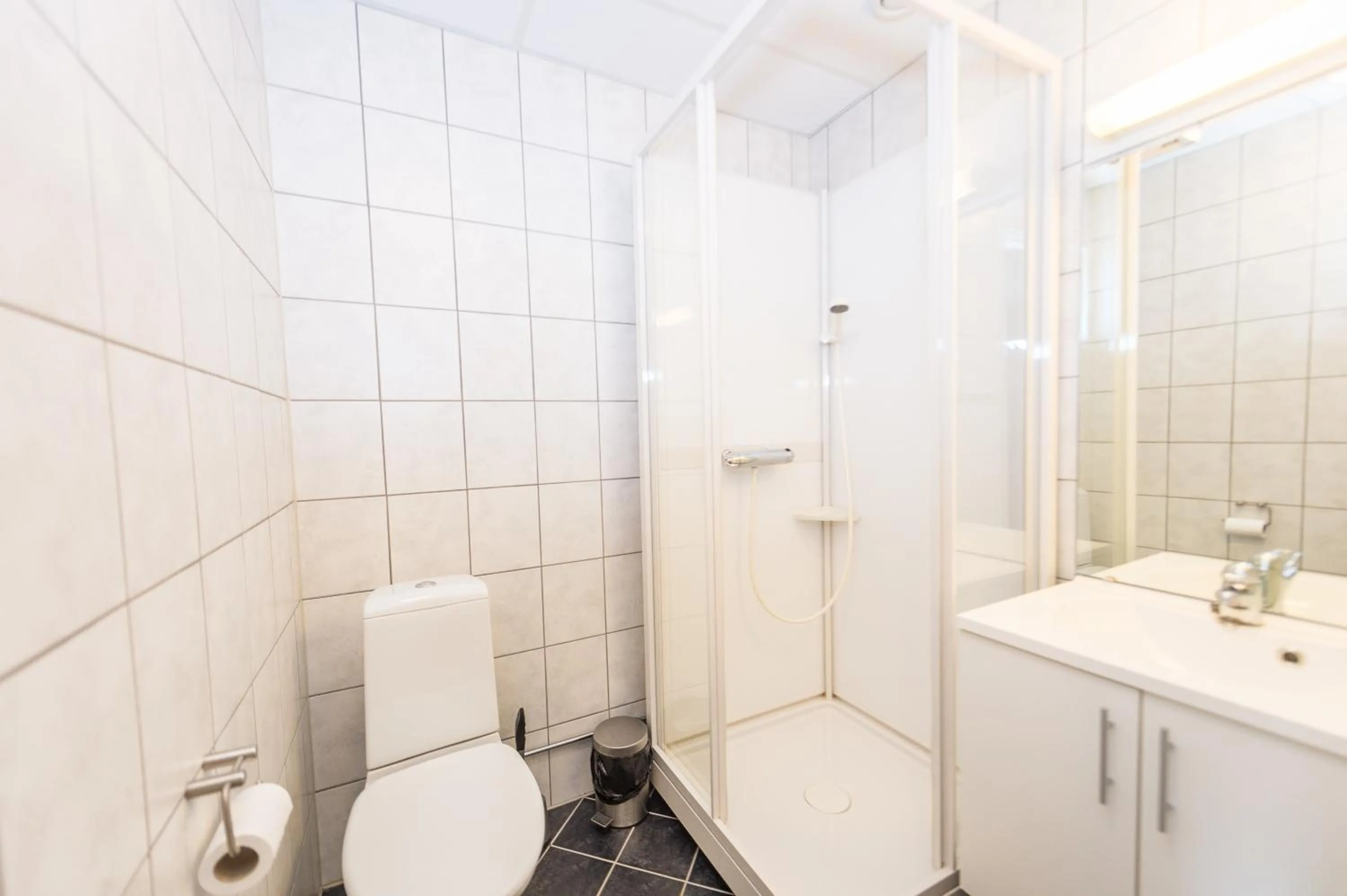 Bathroom in Toranes Overnatting