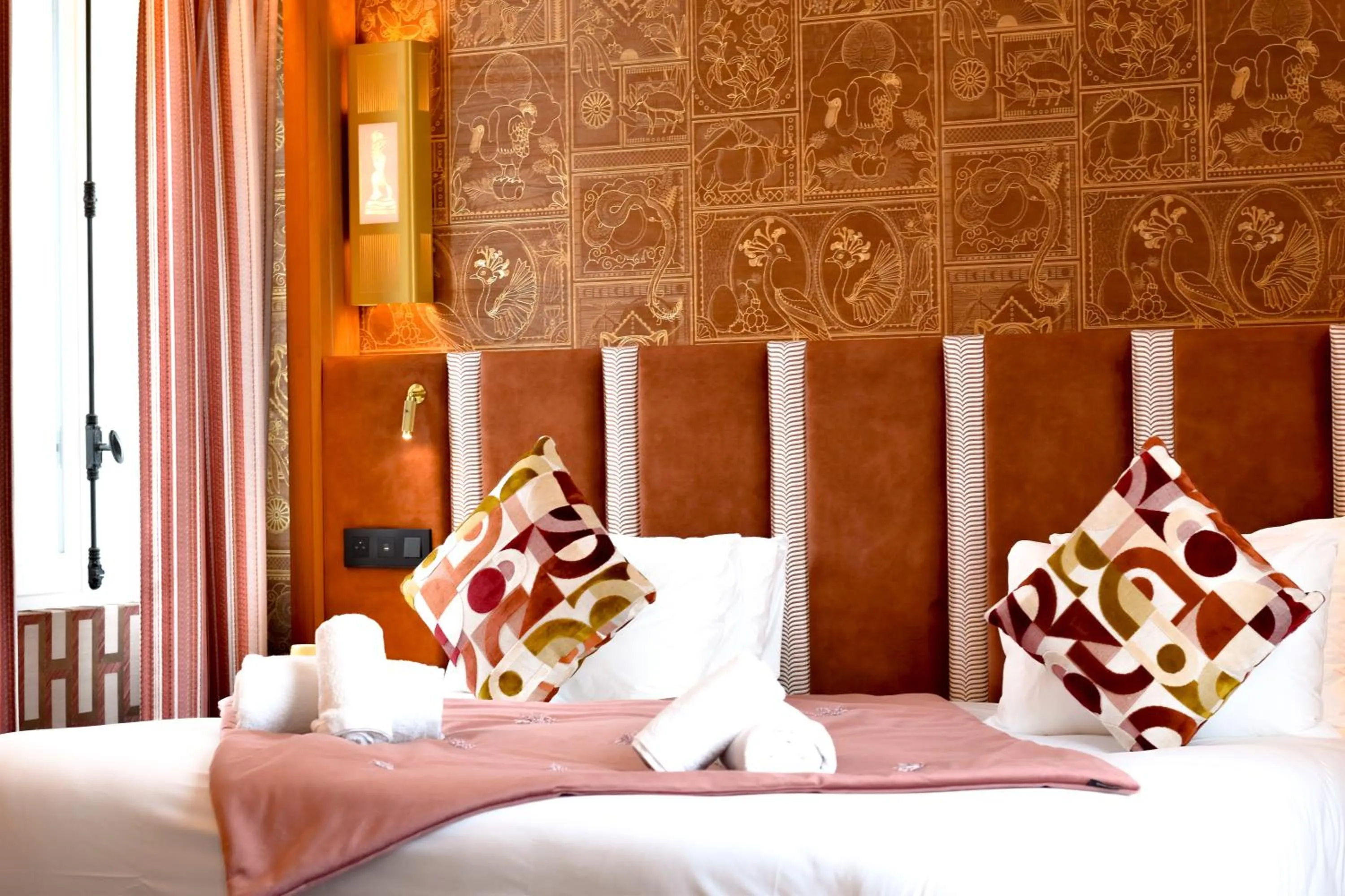 Bed in Hôtel BOHEM, Sacré-Cœur