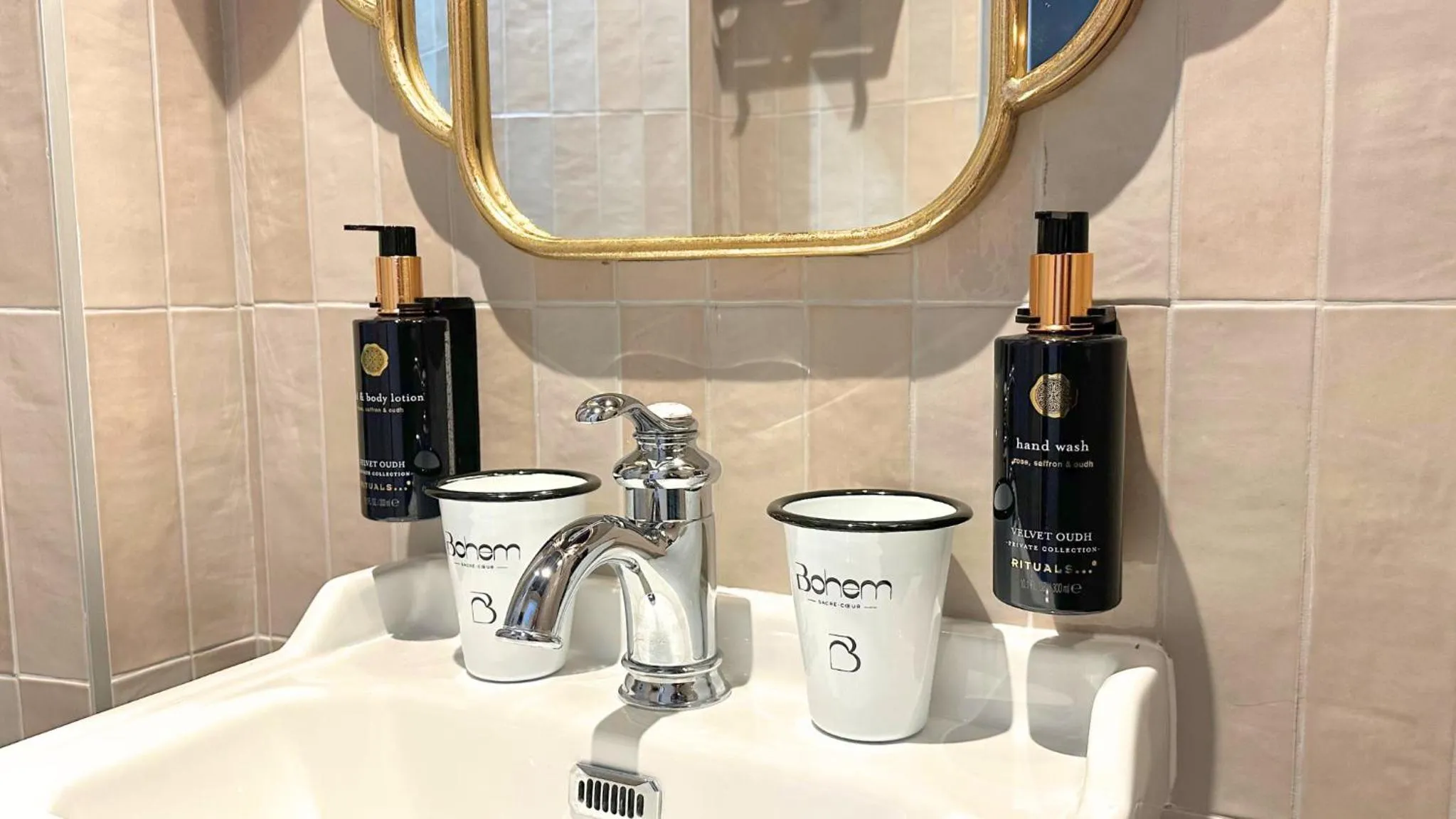 Bathroom in Hôtel BOHEM, Sacré-Cœur