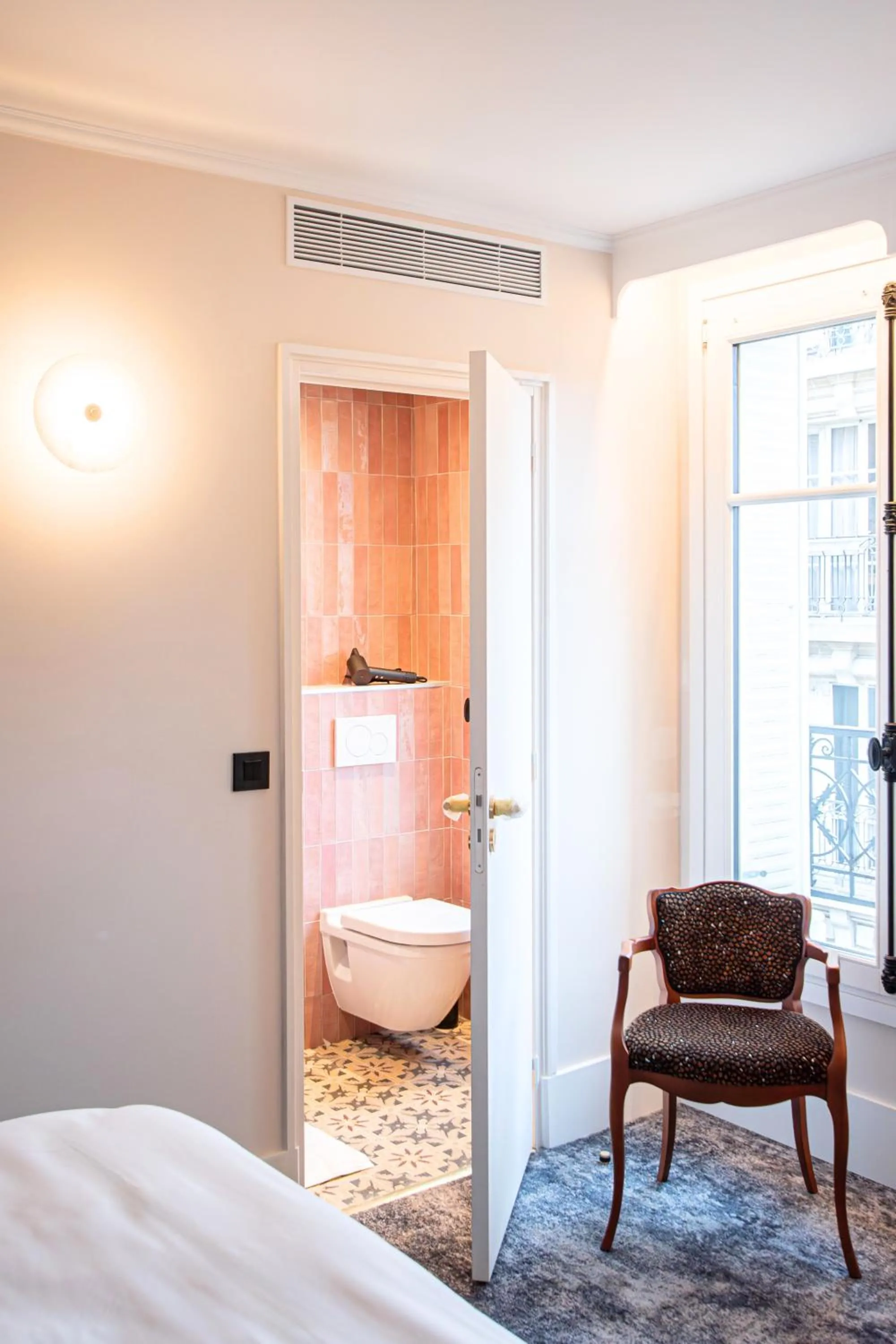 Bathroom, Bed in Hôtel BOHEM, Sacré-Cœur