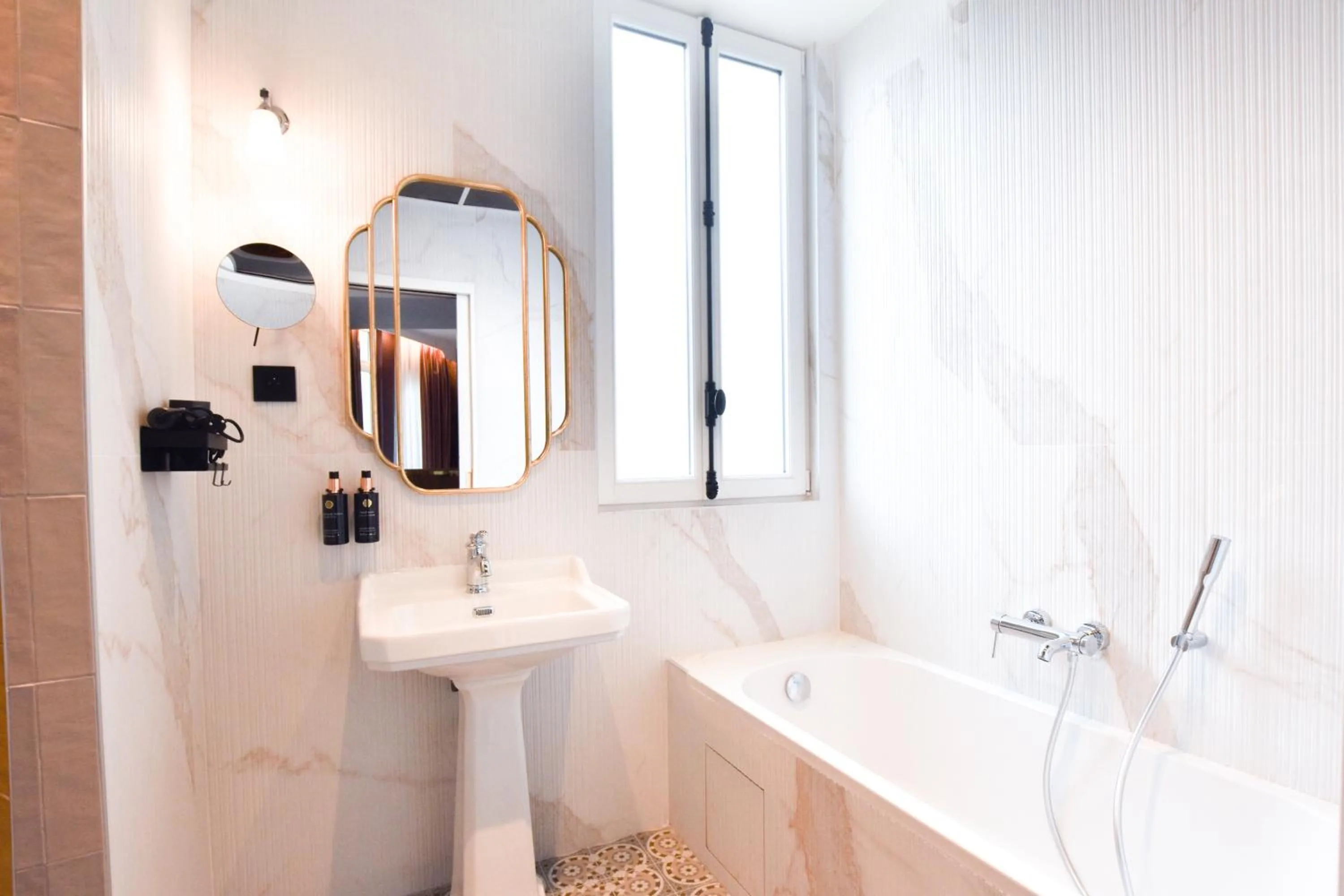 Bathroom in Hôtel BOHEM, Sacré-Cœur