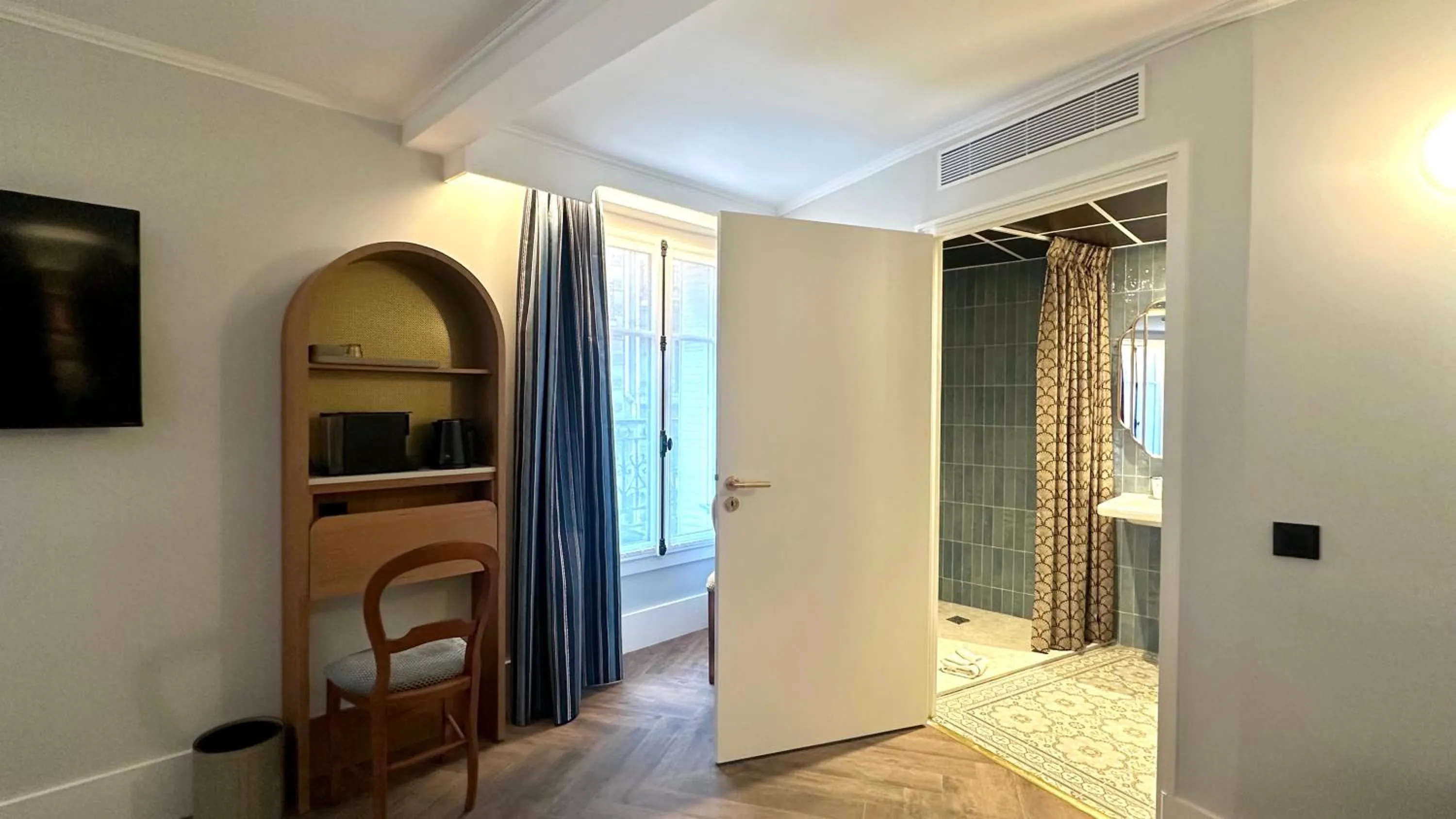 Bathroom in Hôtel BOHEM, Sacré-Cœur