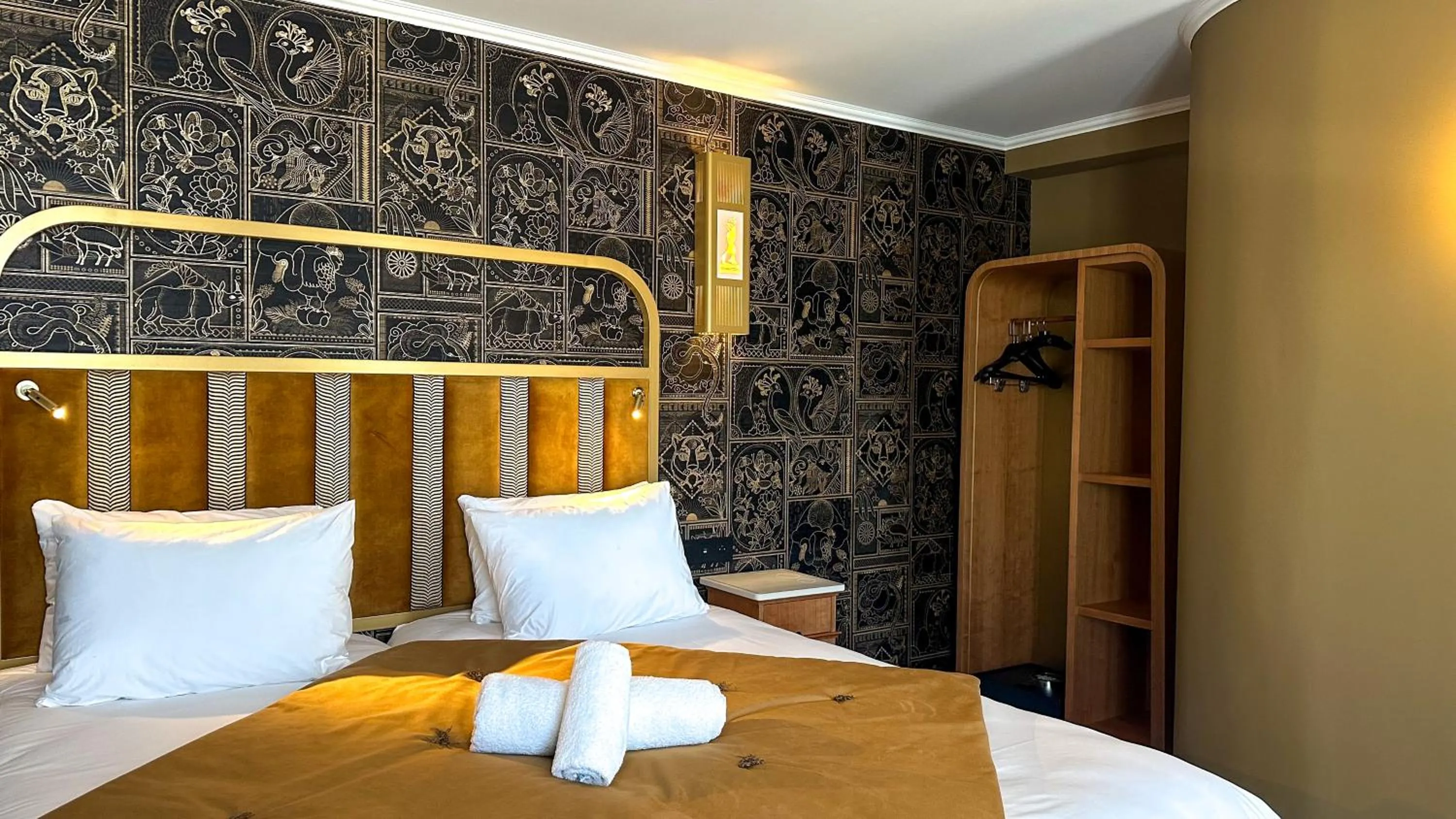 Bed in Hôtel BOHEM, Sacré-Cœur
