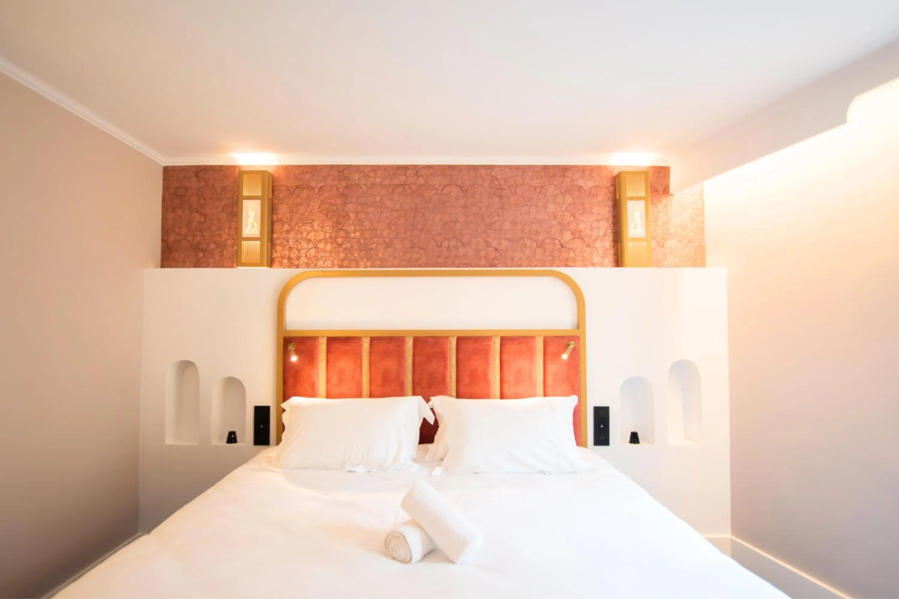 Bed in Hôtel BOHEM, Sacré-Cœur