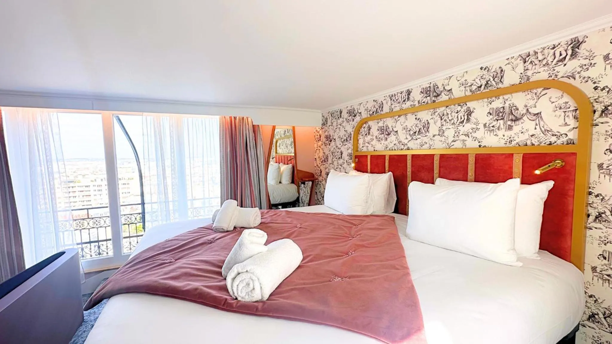 Bed in Hôtel BOHEM, Sacré-Cœur