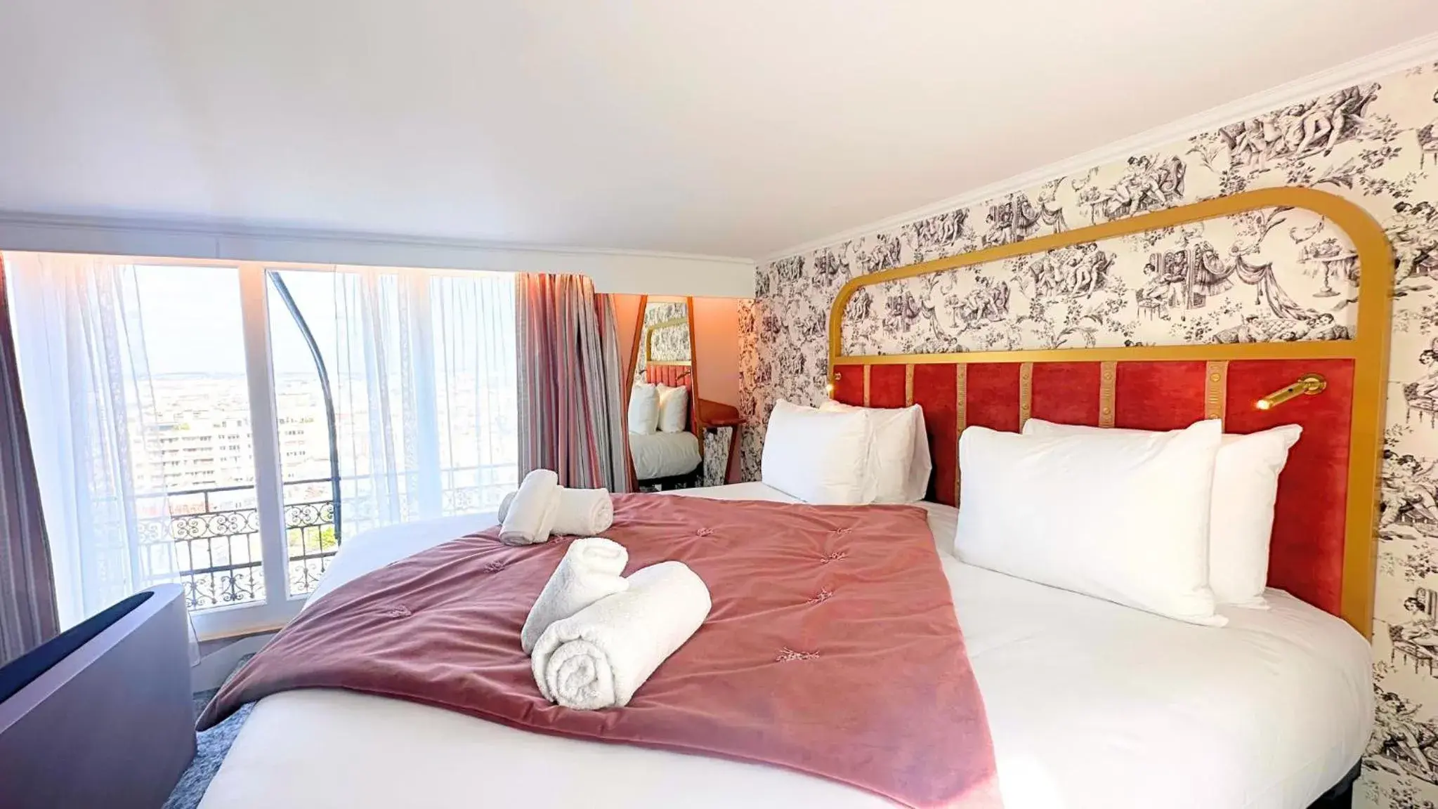 Deluxe Double Room with Balcony in Hôtel BOHEM, Sacré-Cœur Deluxe Double Room with Balcony in Hôtel BOHEM, Sacré-Cœur
