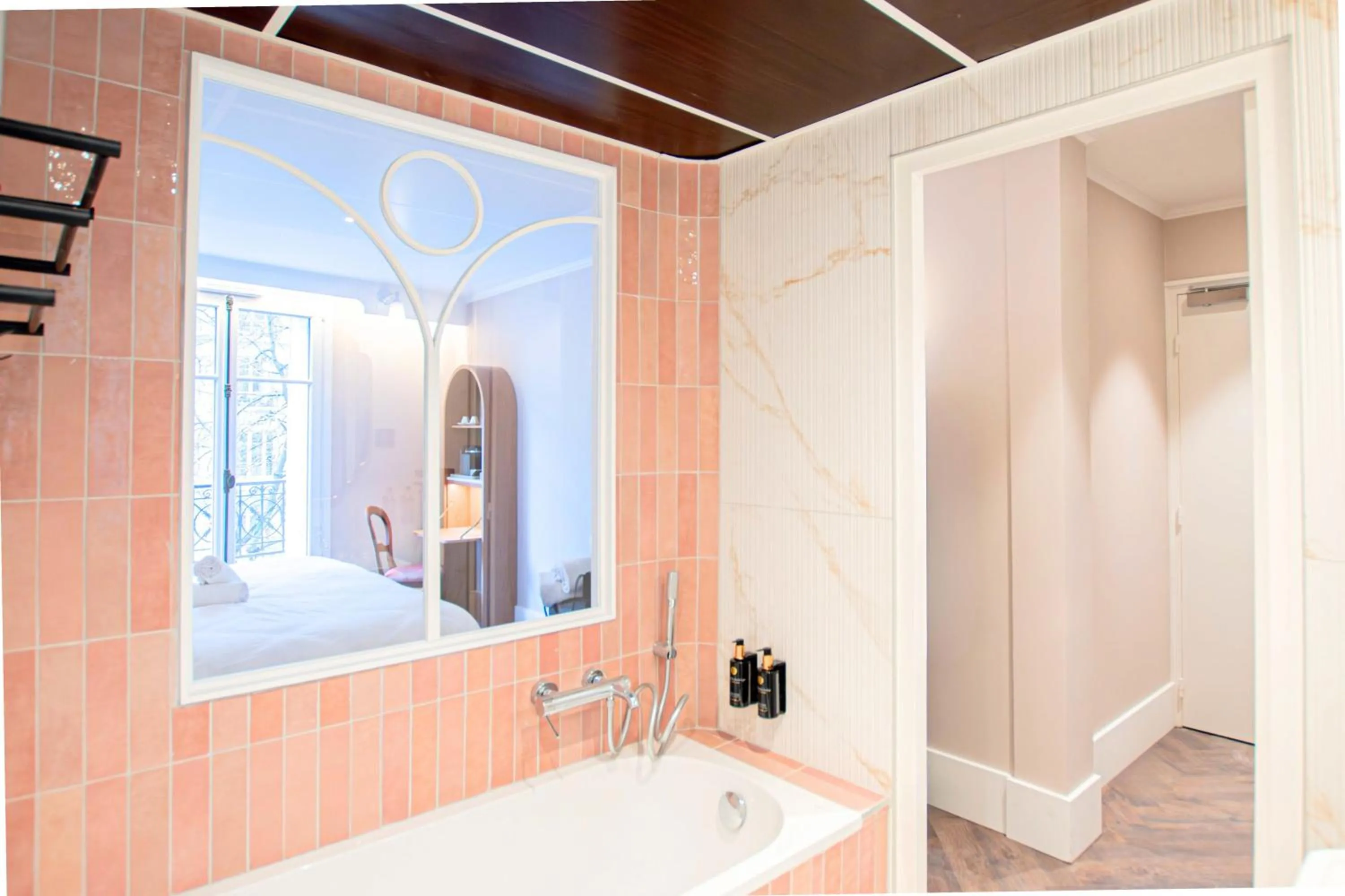 Bathroom, Bed in Hôtel BOHEM, Sacré-Cœur