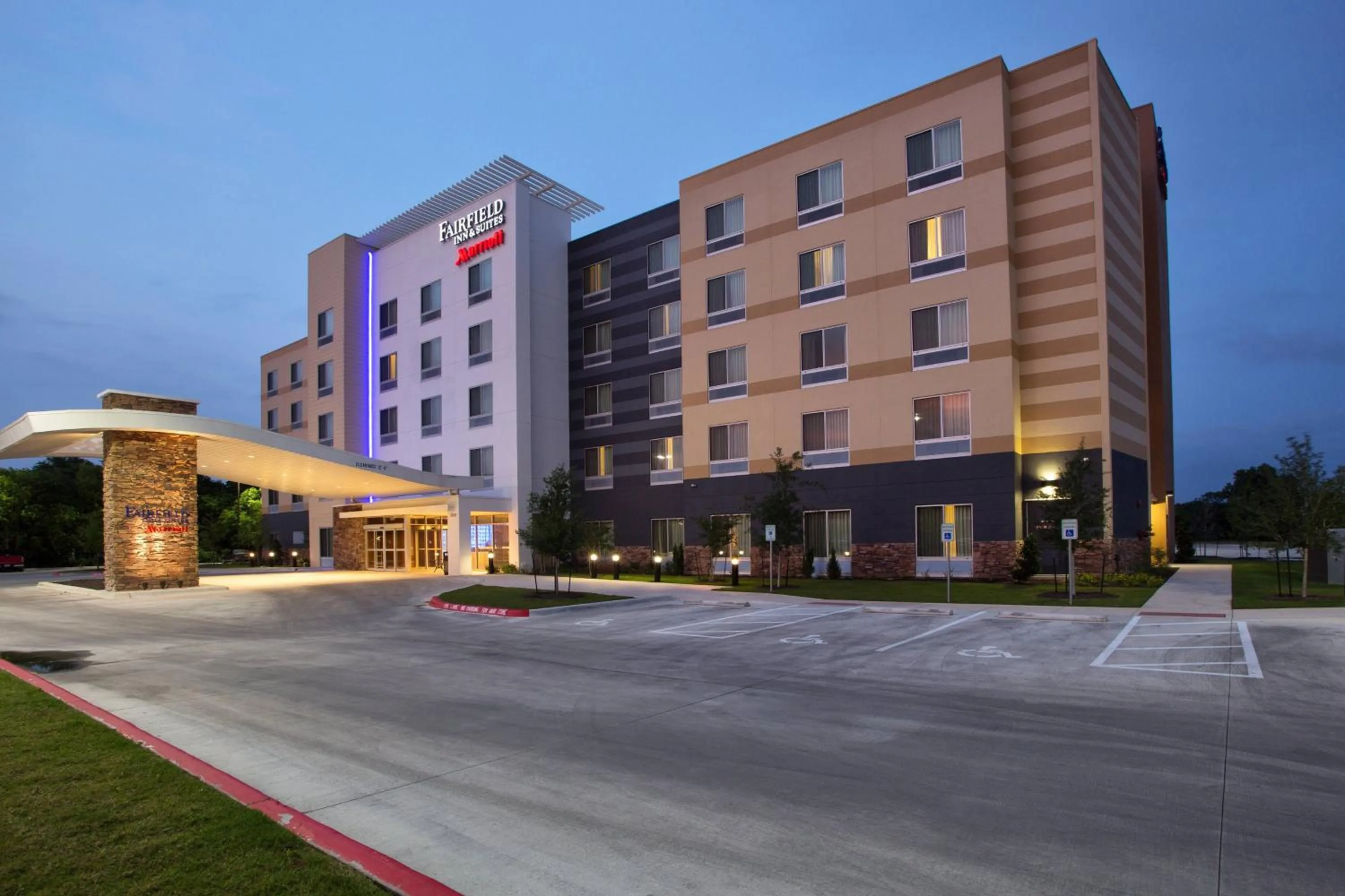Property building in Fairfield Inn & Suites by Marriott Austin San Marcos