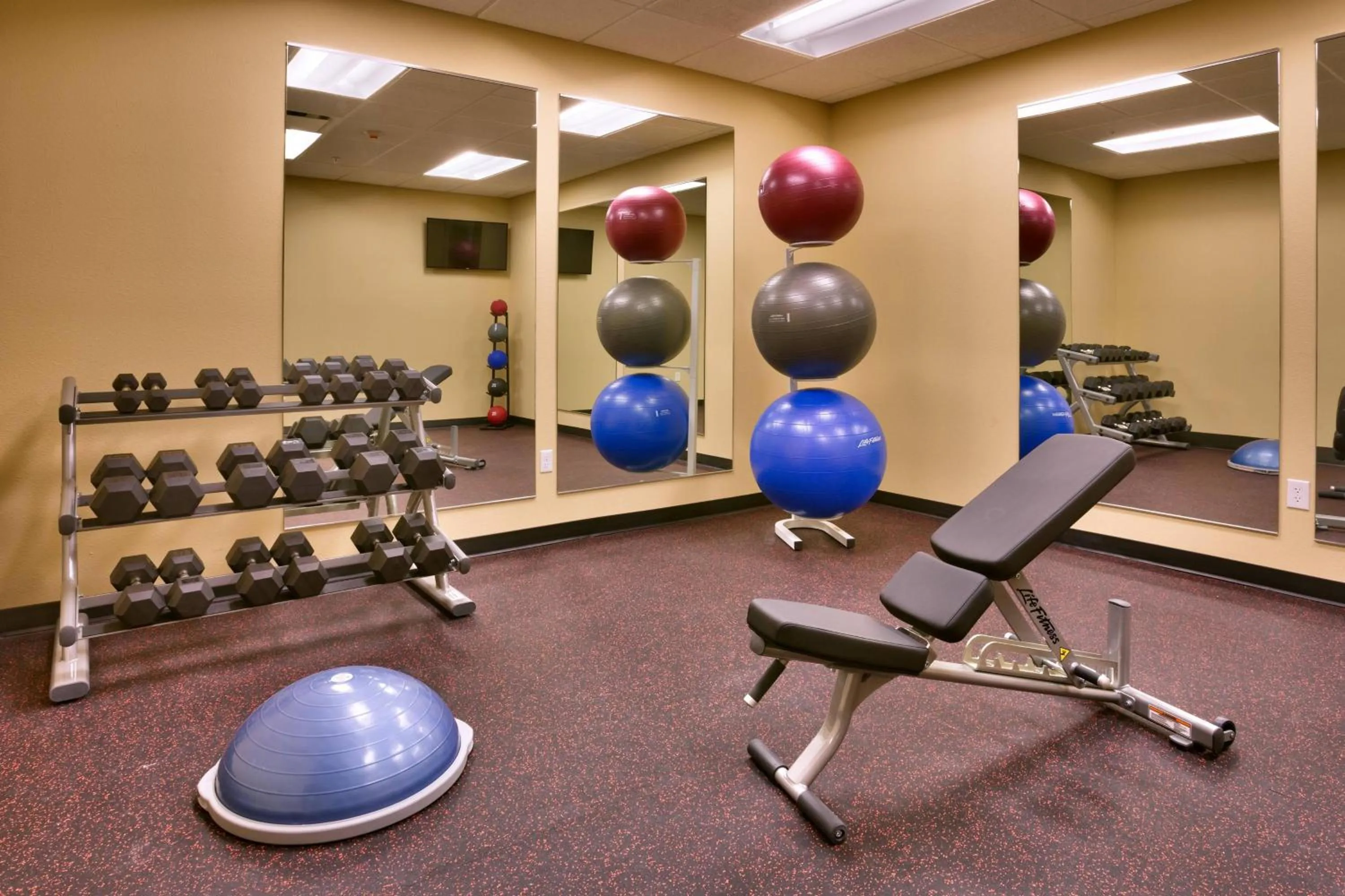 Fitness centre/facilities in TownePlace Suites by Marriott Dickinson