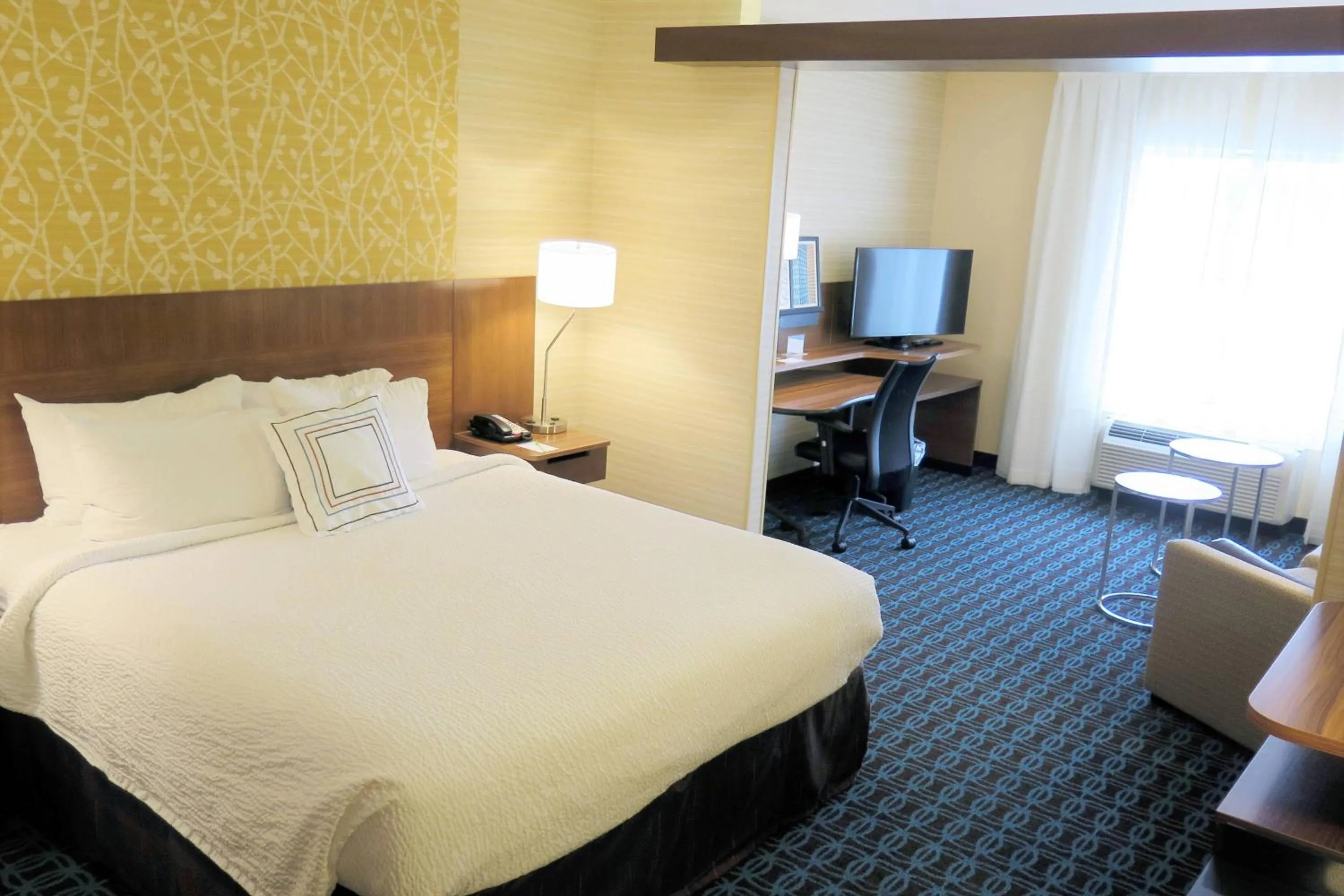 Bedroom, Bed in Fairfield Inn & Suites by Marriott Stroudsburg Bartonsville/Poconos