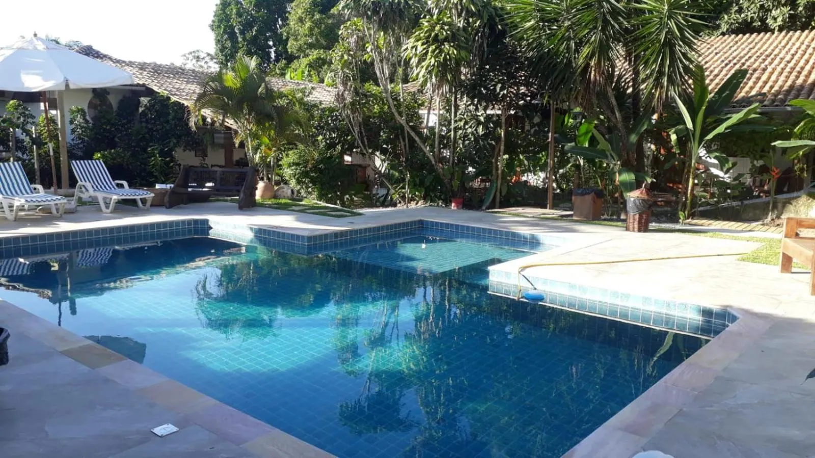 Swimming pool in Pousada Pandoro