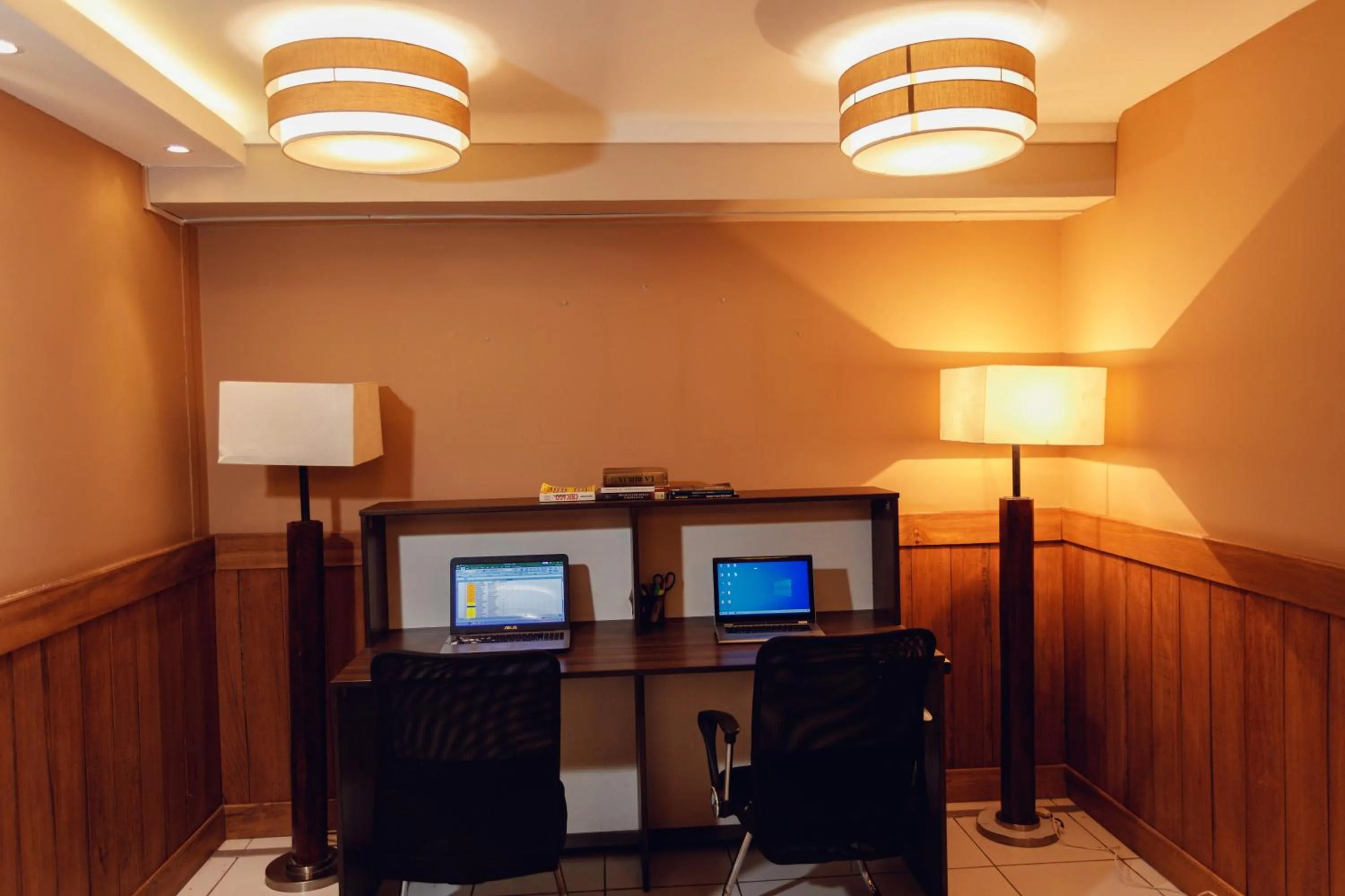 Business facilities in Principe III