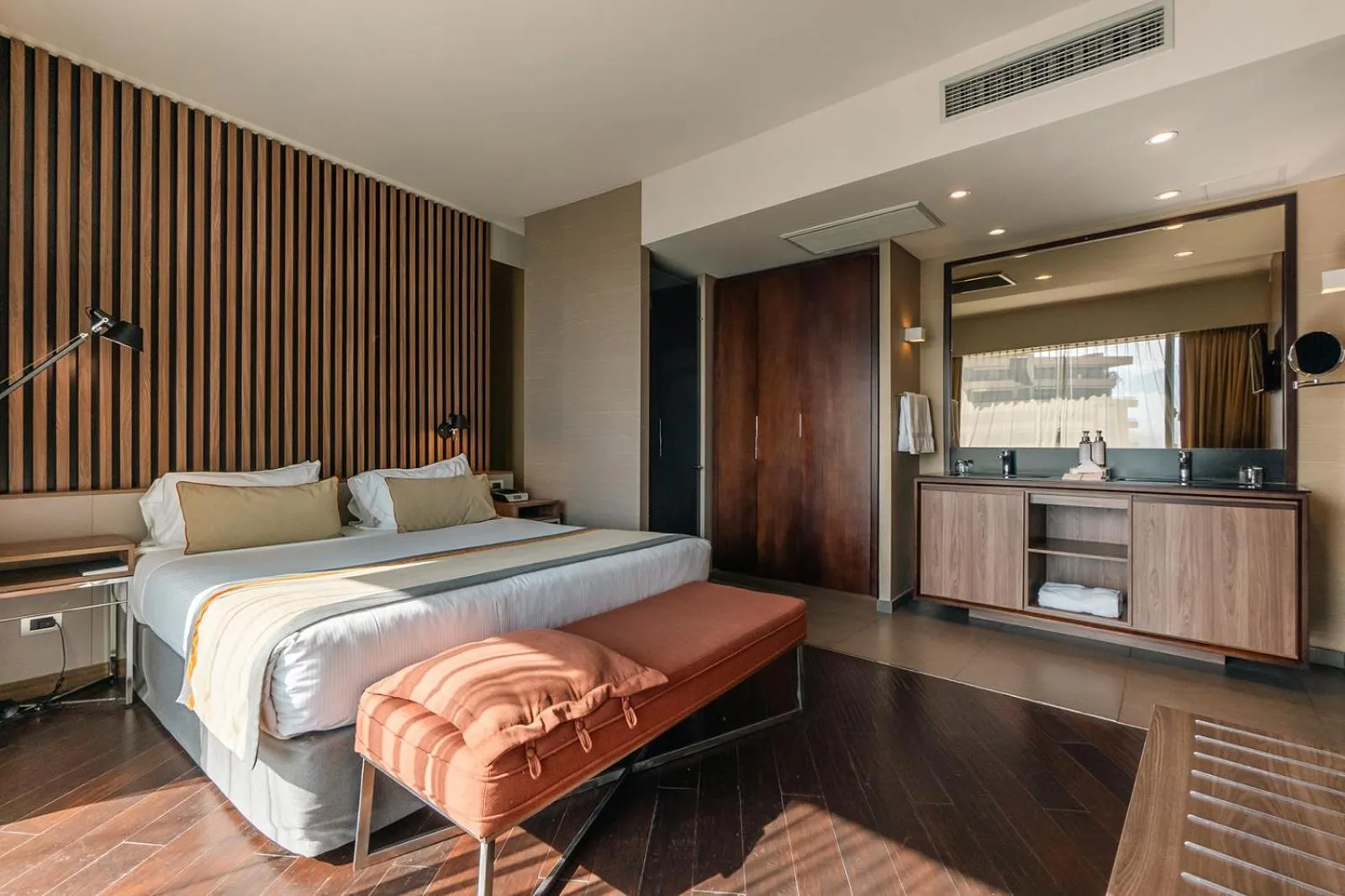 Bedroom, Bed in DoubleTree by Hilton Santiago Kennedy, Chile