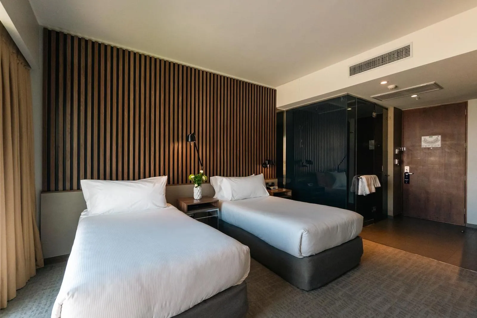 Photo of the whole room, Bed in DoubleTree by Hilton Santiago Kennedy, Chile