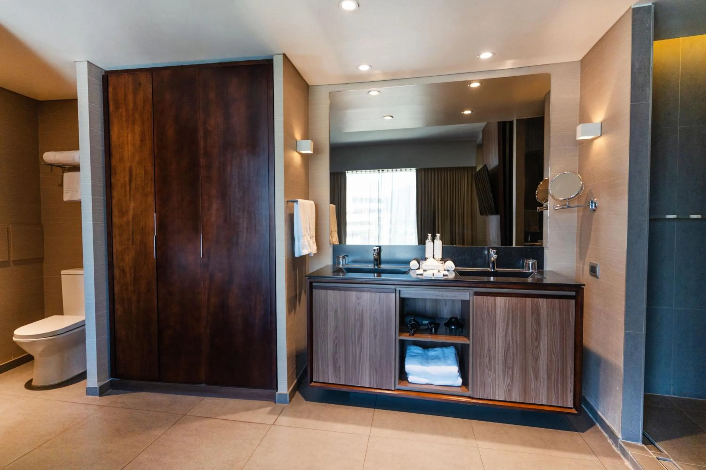 Bathroom in DoubleTree by Hilton Santiago Kennedy, Chile