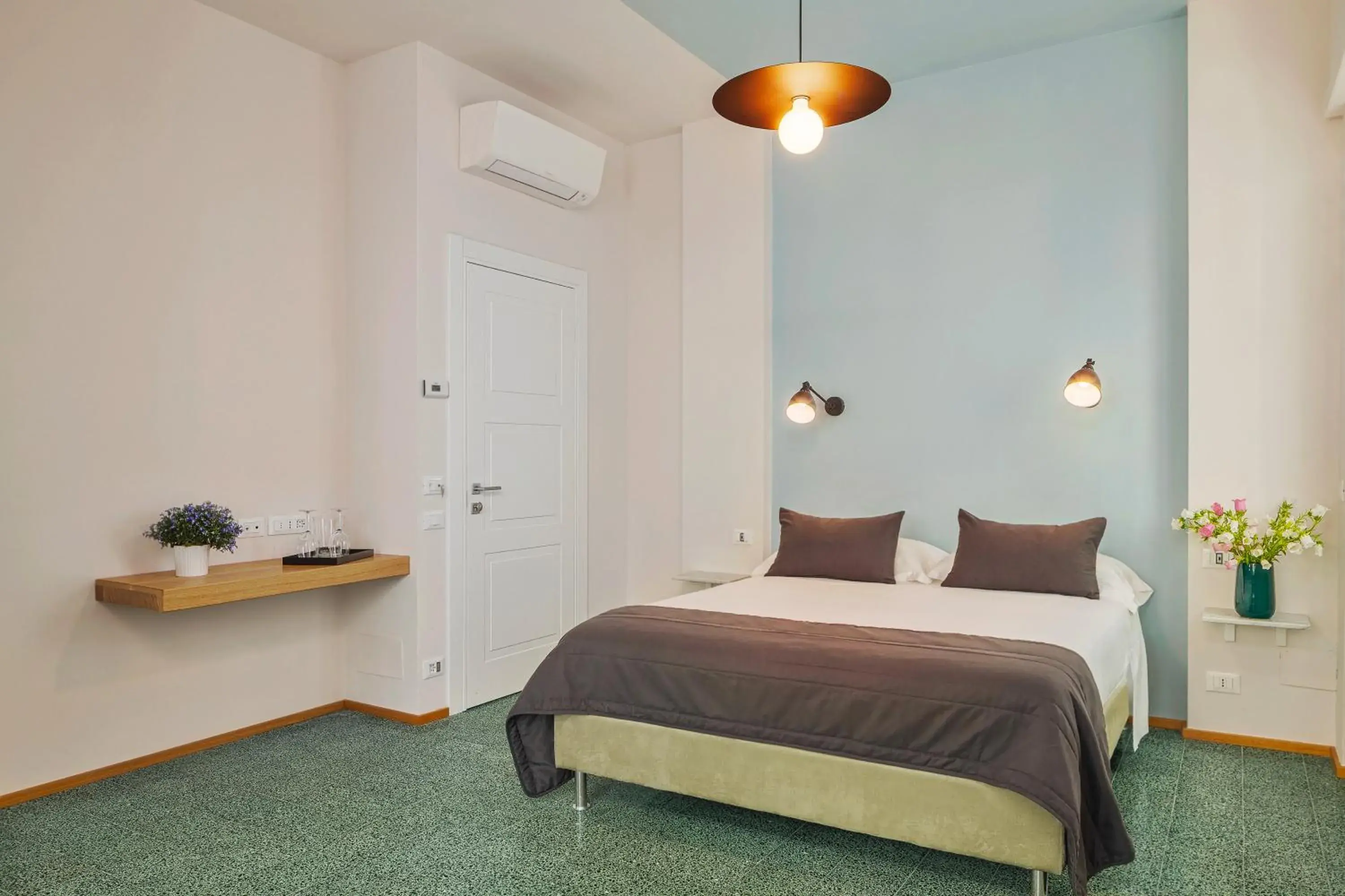 Large Double Room in La Casa delle Acciughe Guest House Large Double Room in La Casa delle Acciughe Guest House