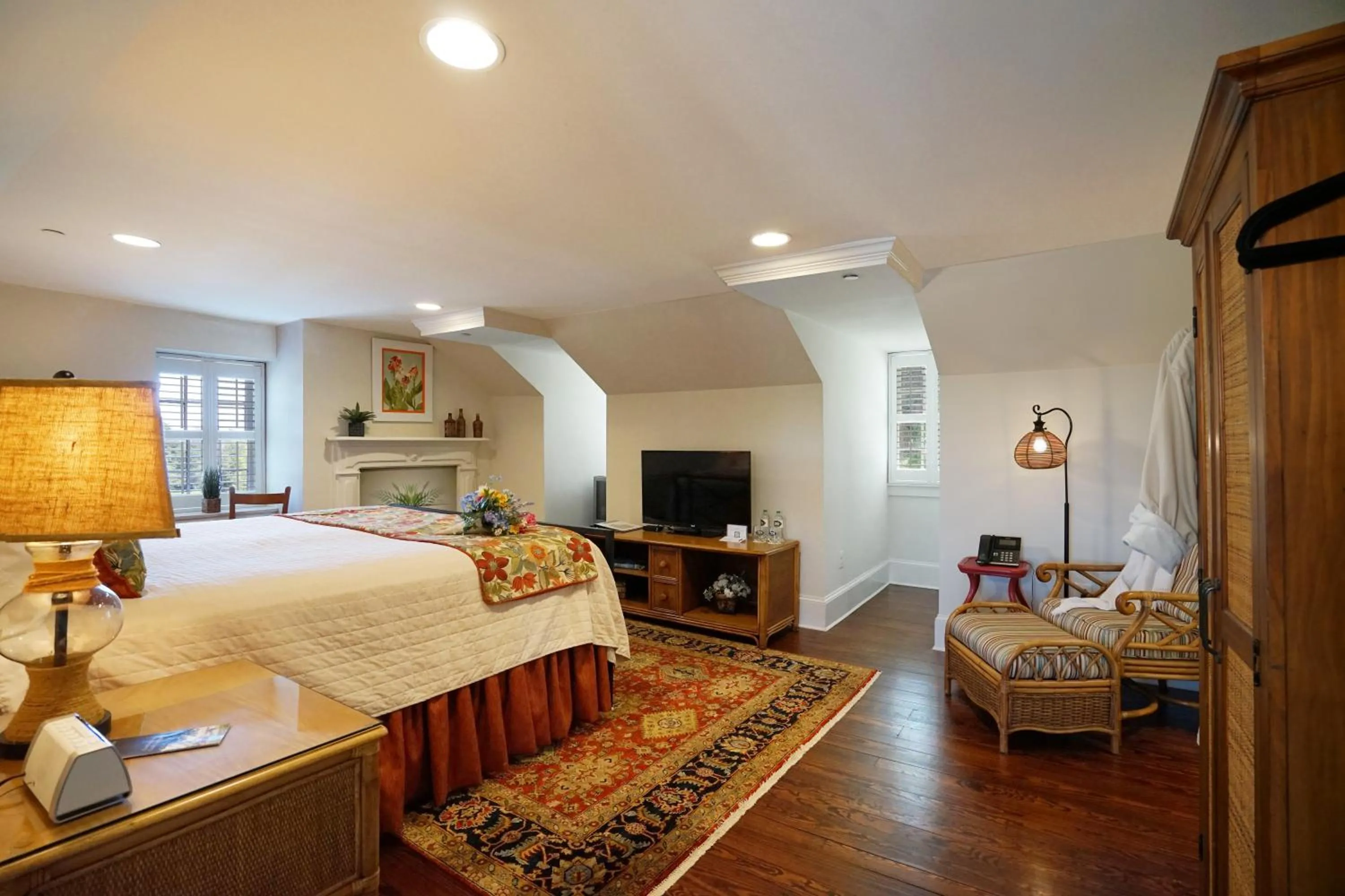 Bedroom, Bed in Inn at Evergreen